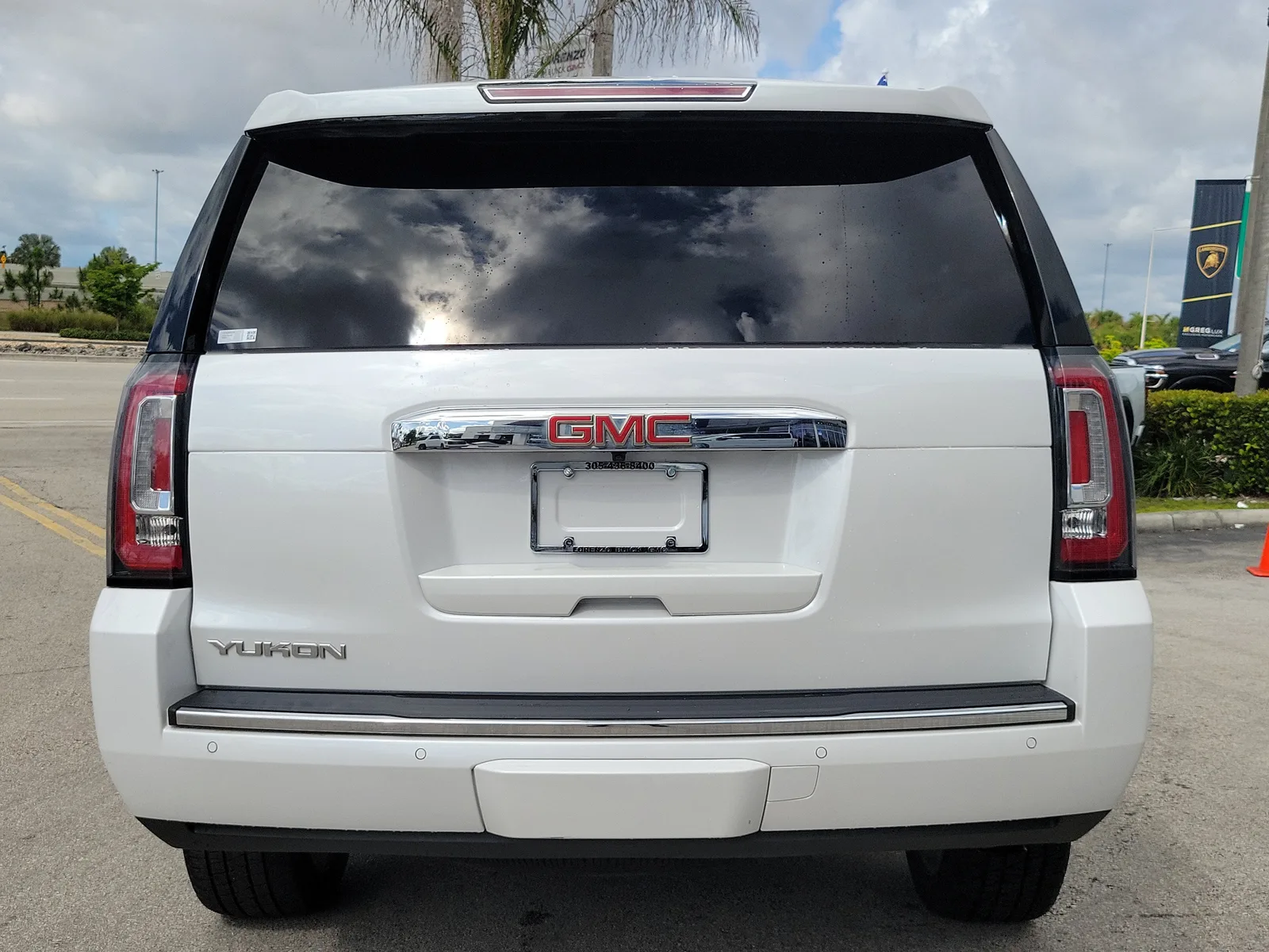 2020 GMC Yukon Denali photo 6