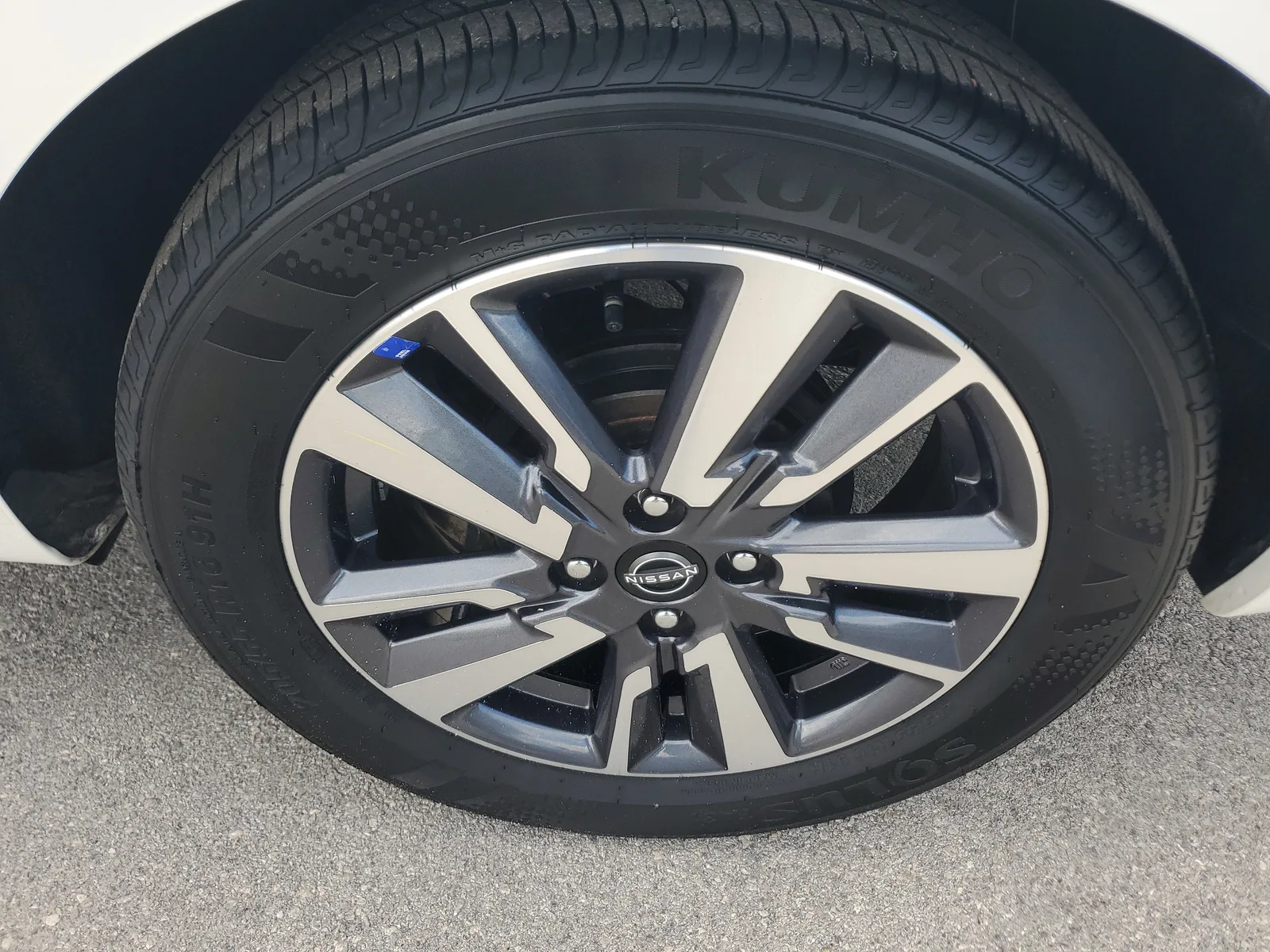 2025 Nissan Versa SV photo 27