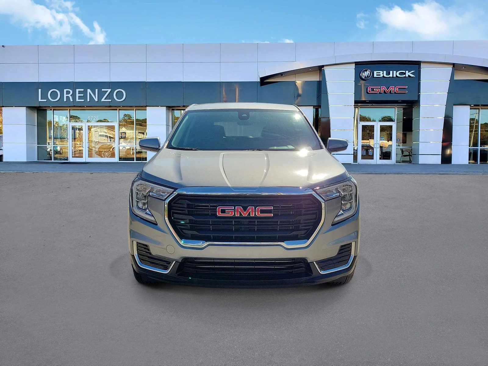 2024 GMC Terrain SLE photo 2