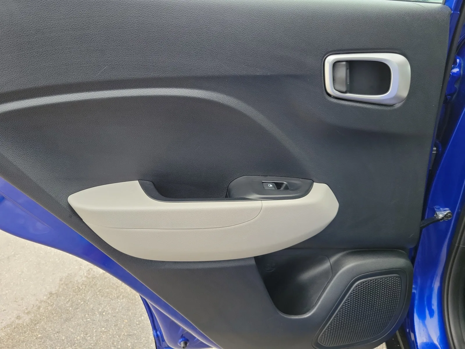 2025 Hyundai Venue SEL photo 28