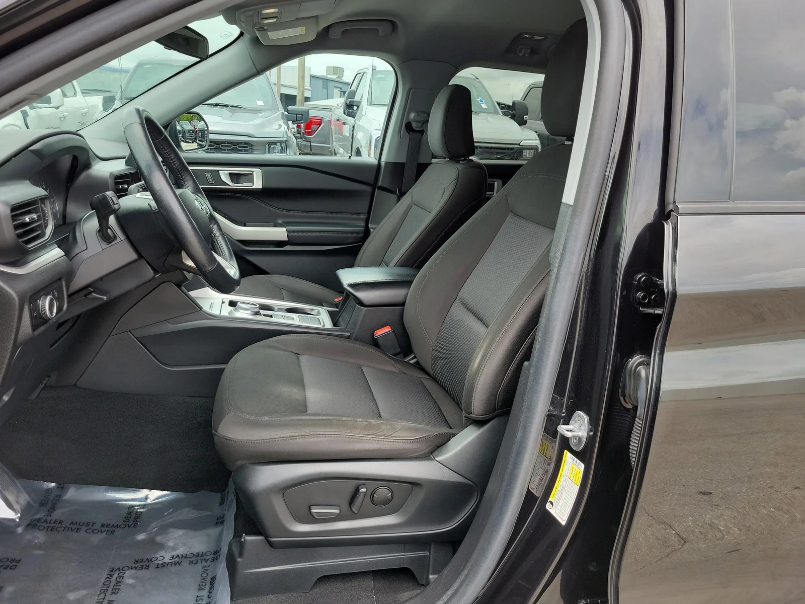 2023 Ford Explorer XLT photo 10