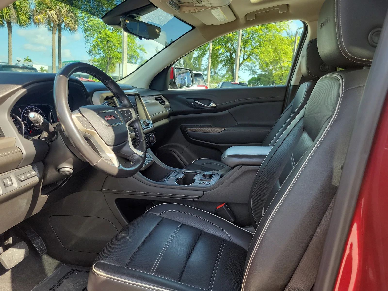 2020 GMC Acadia Denali photo 12