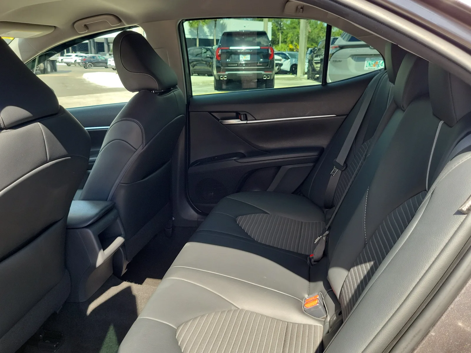 2020 Toyota Camry SE photo 13