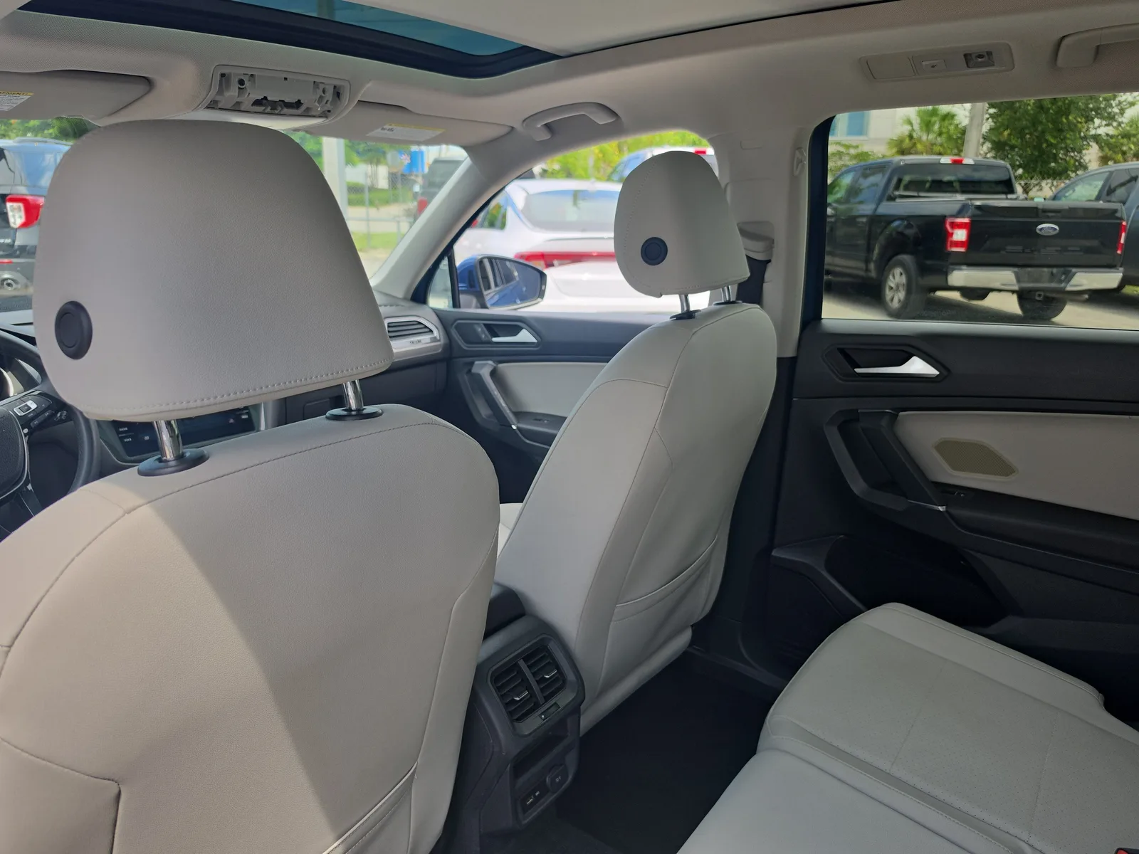 2020 Volkswagen Tiguan SE photo 15