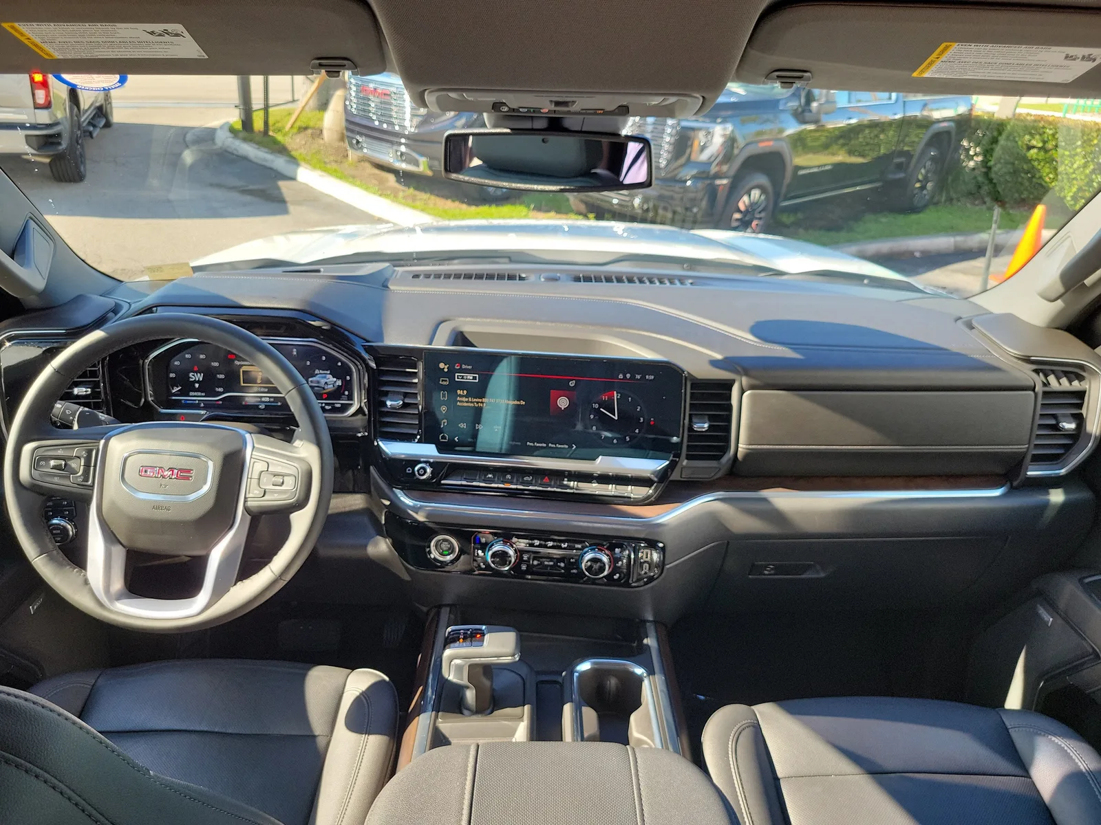 2023 GMC Sierra 1500 SLT photo 16