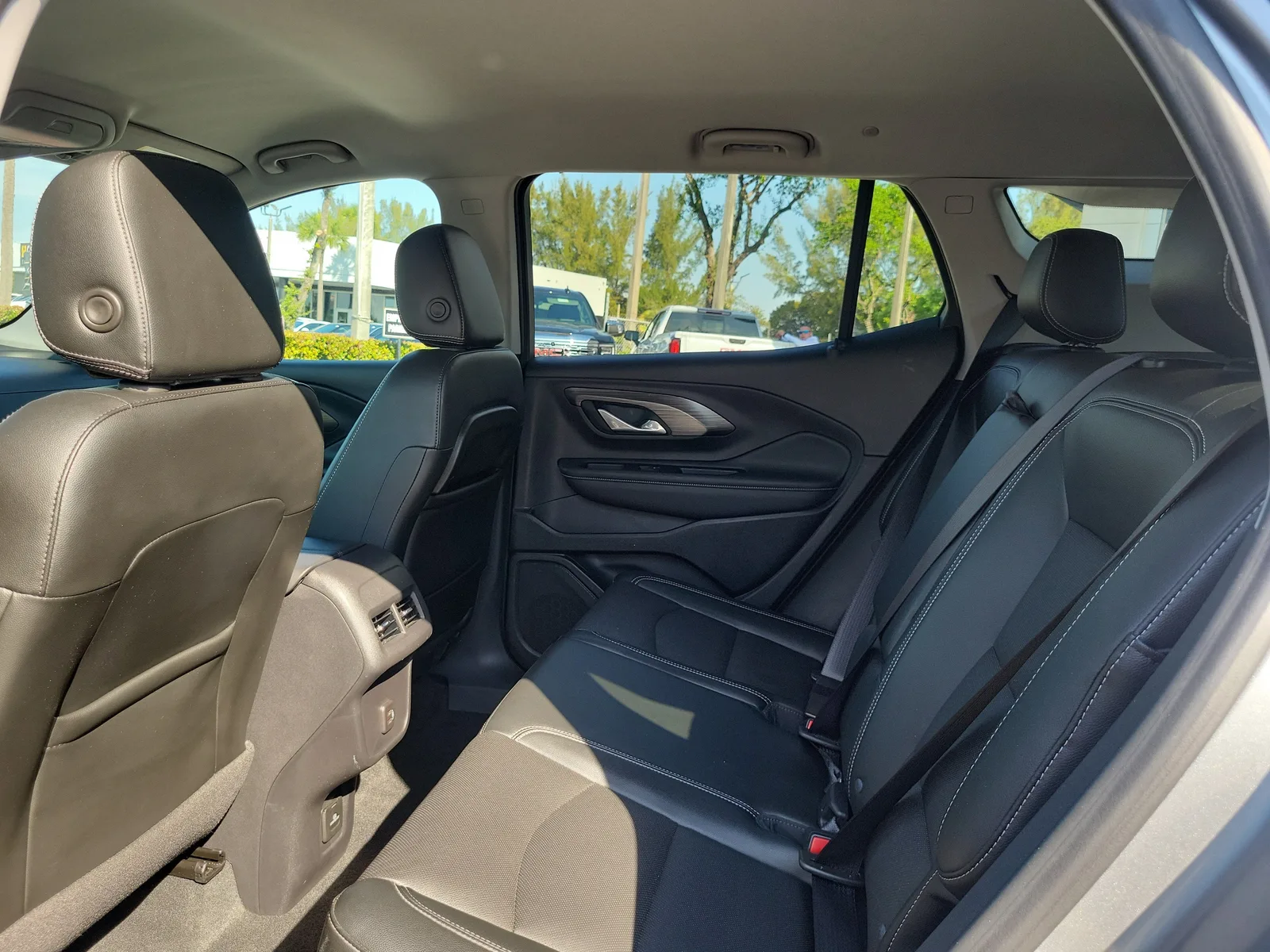 2023 GMC Terrain SLT photo 13
