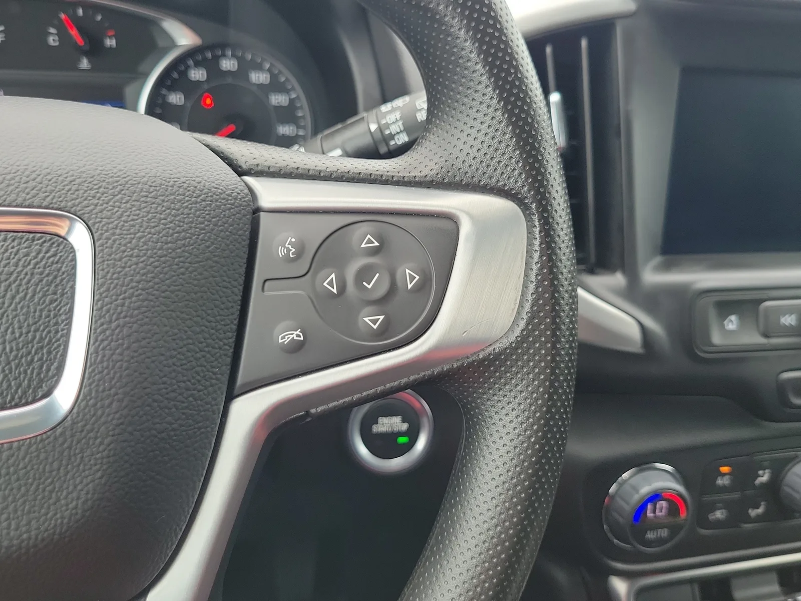 2024 GMC Terrain SLE photo 20