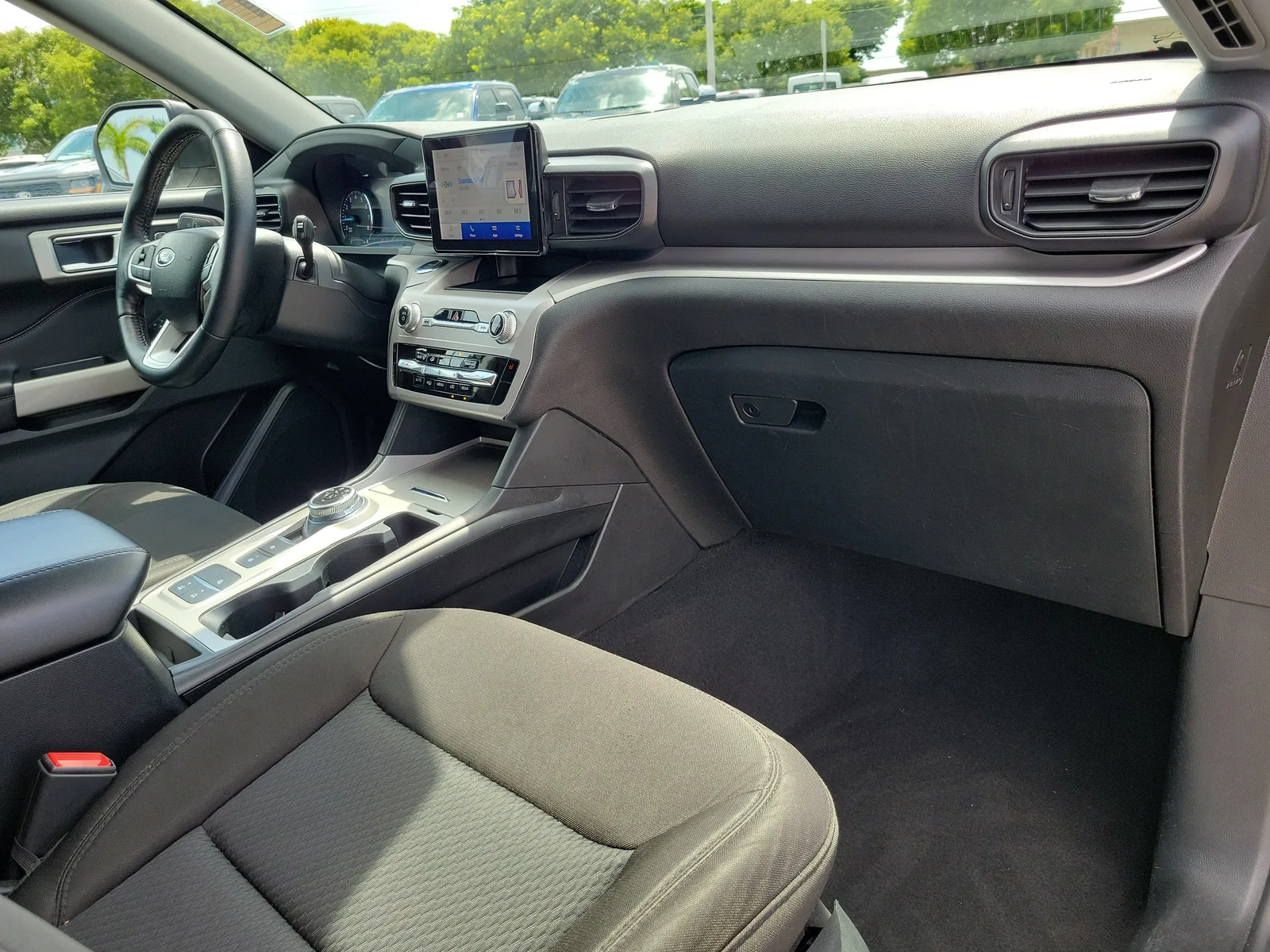 2023 Ford Explorer XLT photo 14