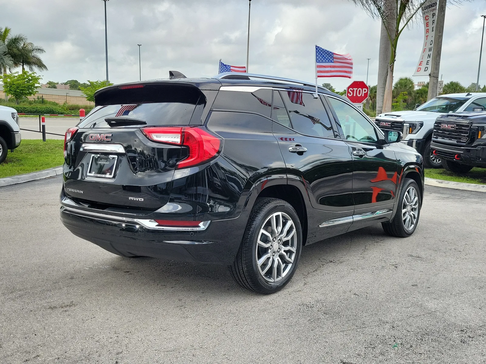 2024 GMC Terrain Denali photo 5