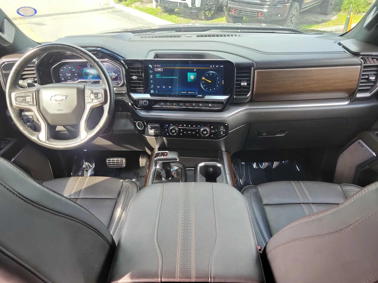 2024 Chevrolet Silverado 1500 High Country photo 15