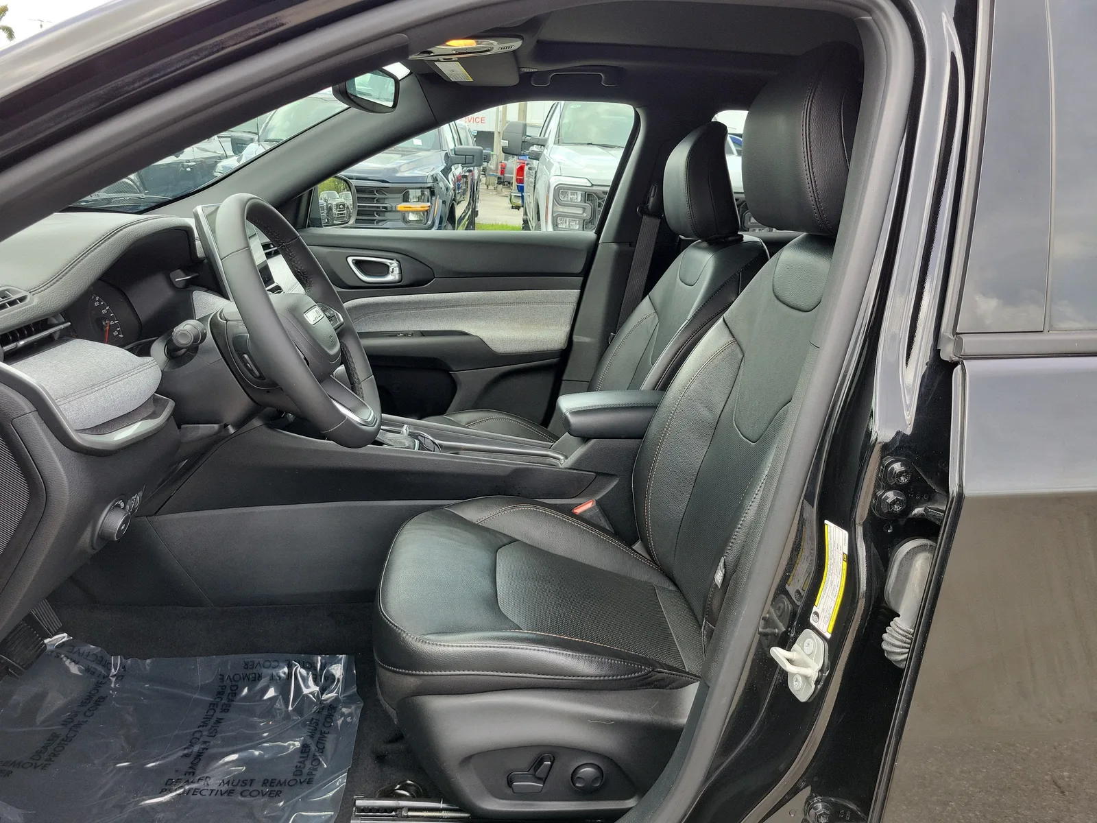 2023 Jeep Compass Latitude Lux 4WD photo 11