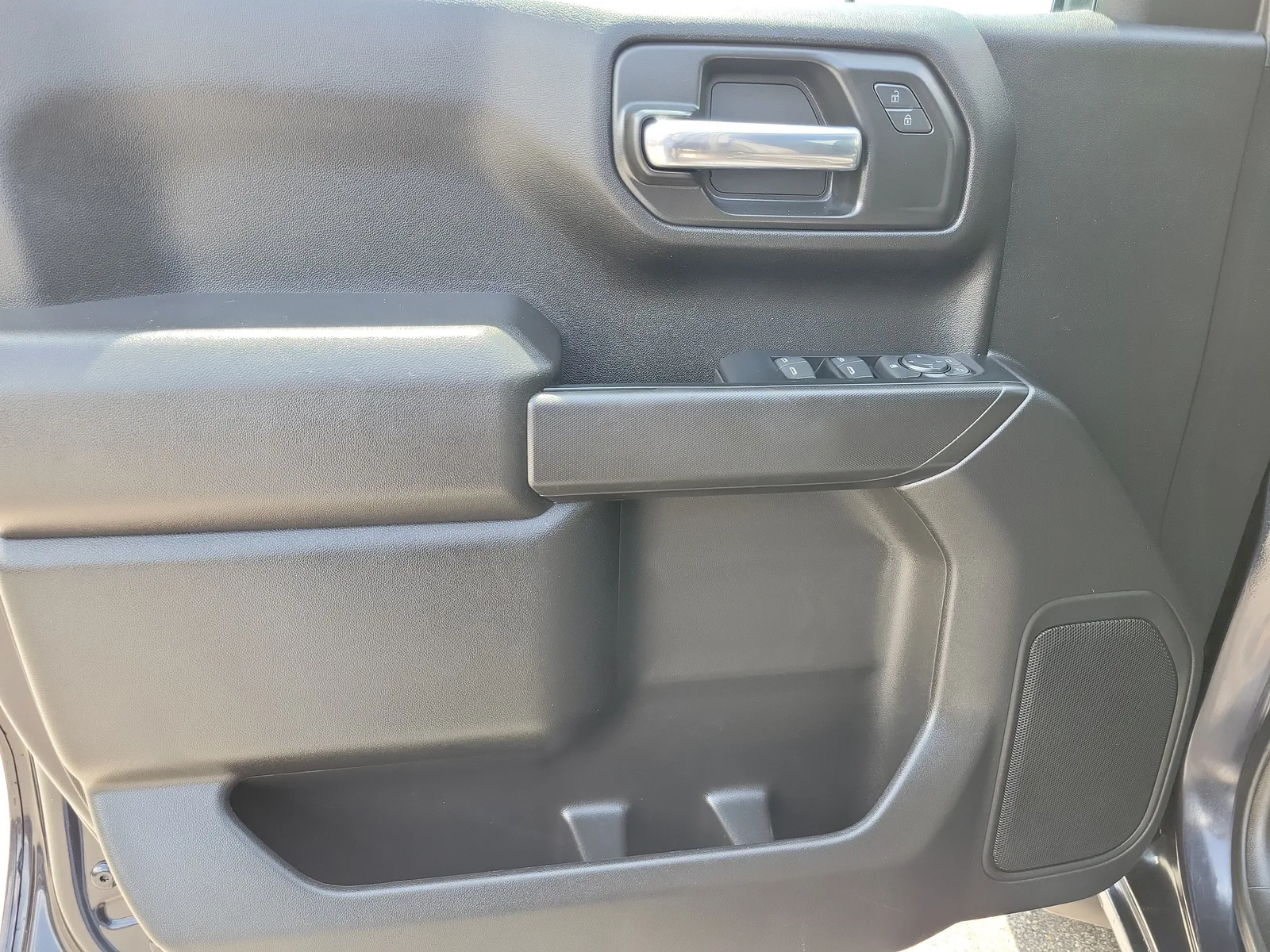 2023 Chevrolet Silverado 1500 Custom photo 25