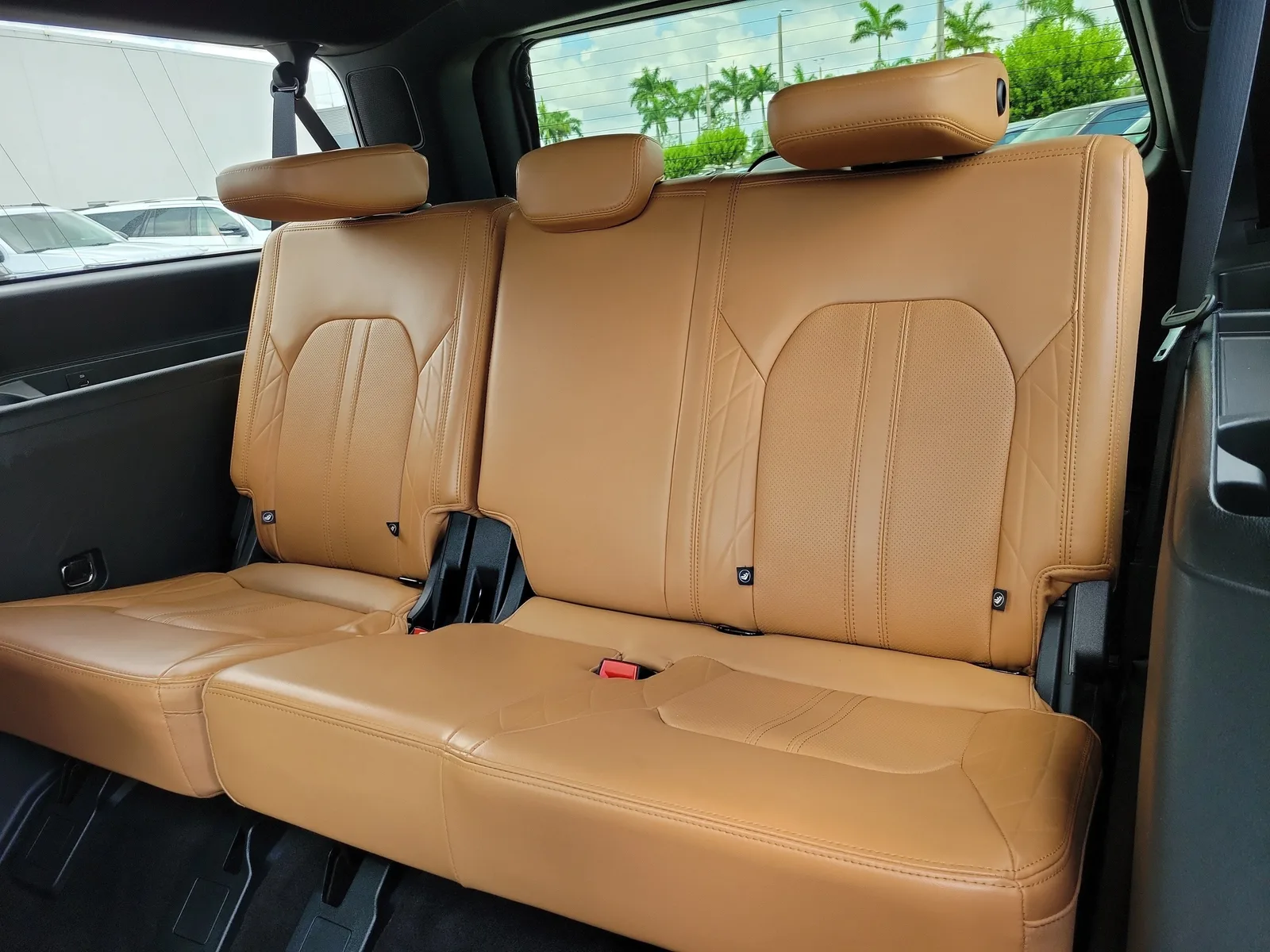 2023 Ford Expedition Max Platinum photo 21