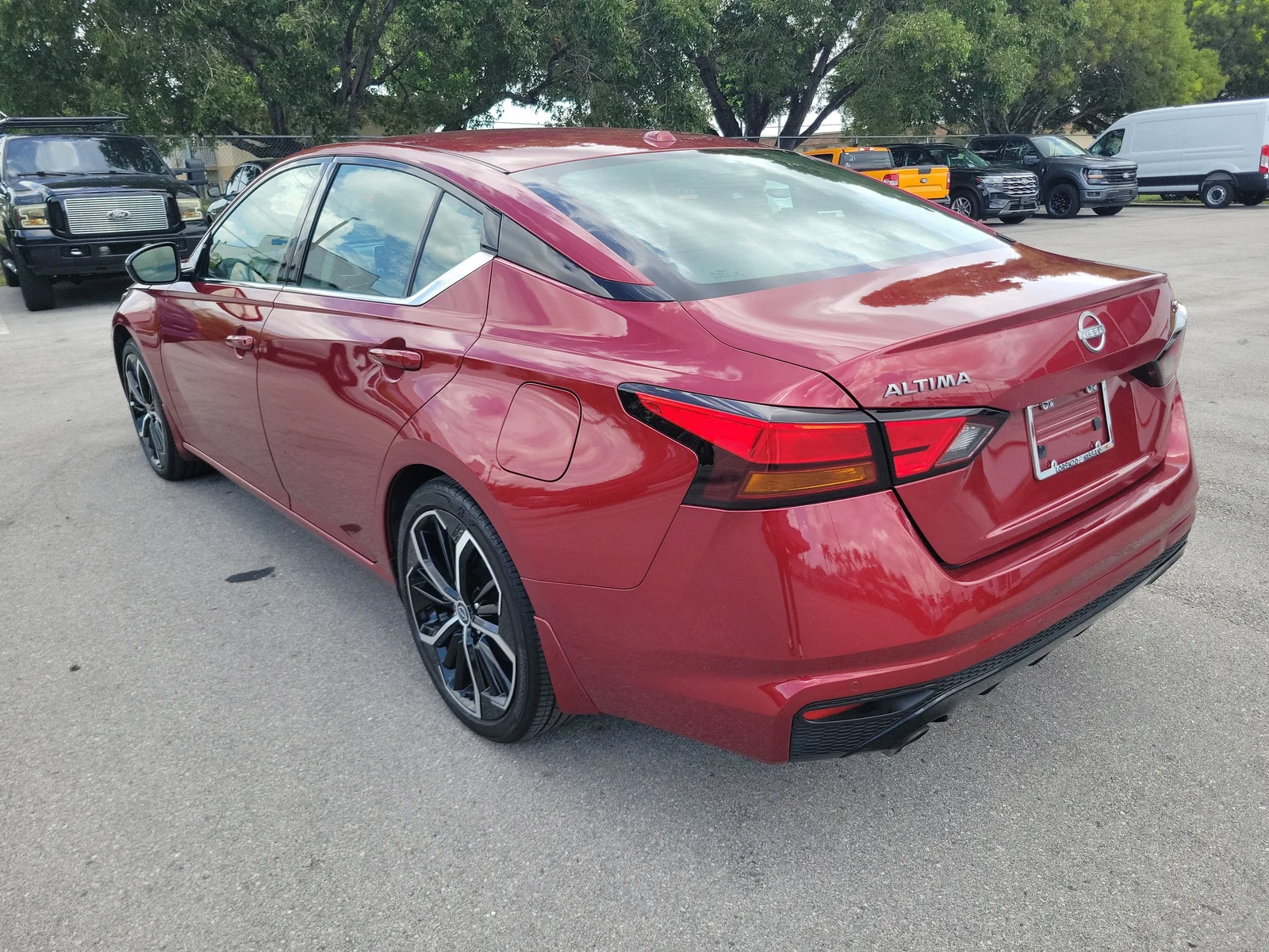 2024 Nissan Altima 2.5 SR photo 7