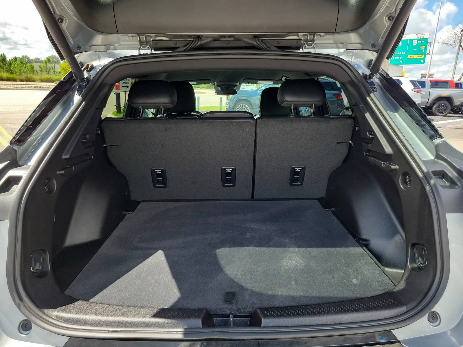 2024 Chevrolet Equinox EV RS photo 17