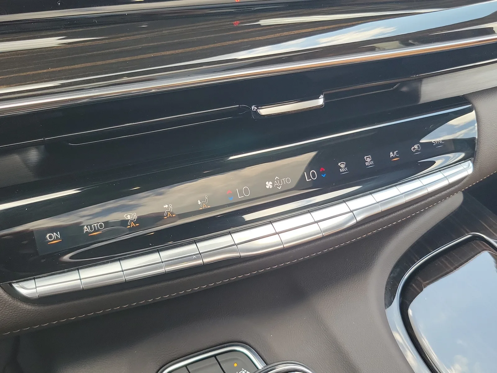 2023 Cadillac Escalade 4WD Premium Luxury photo 26