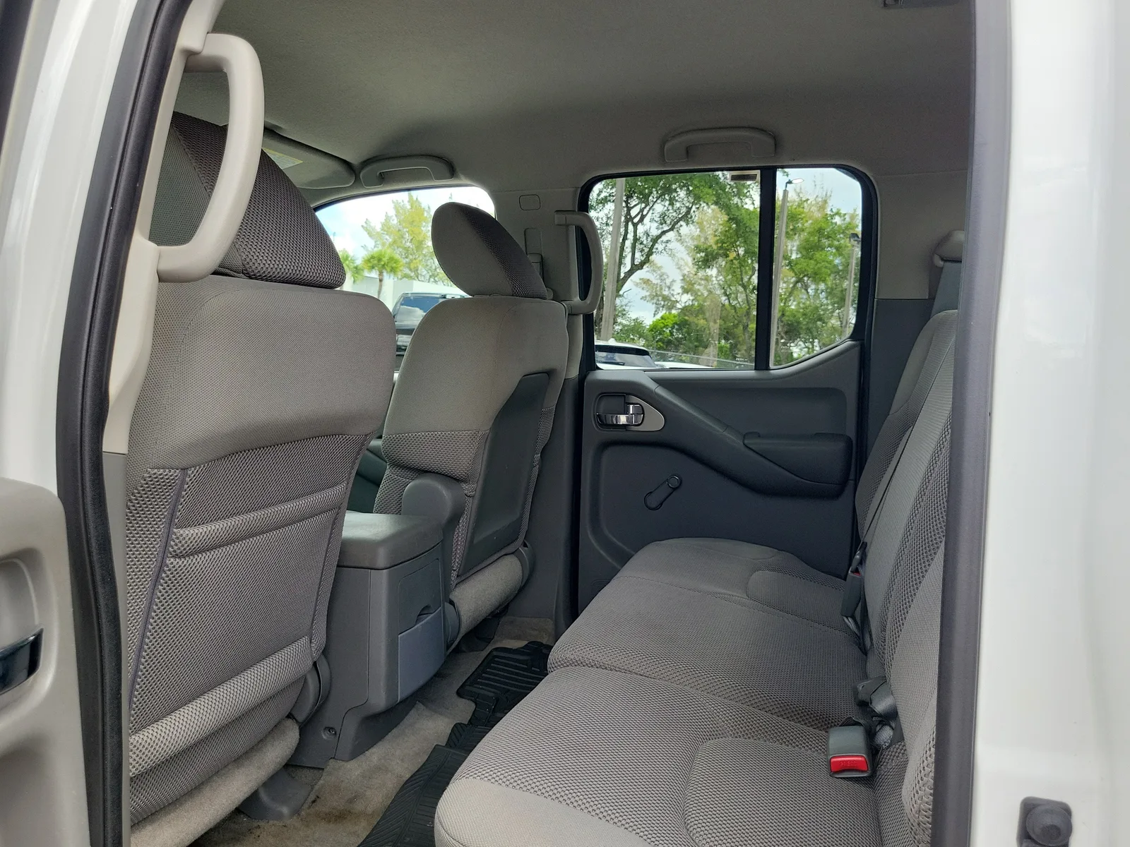 2012 Nissan Frontier S photo 11
