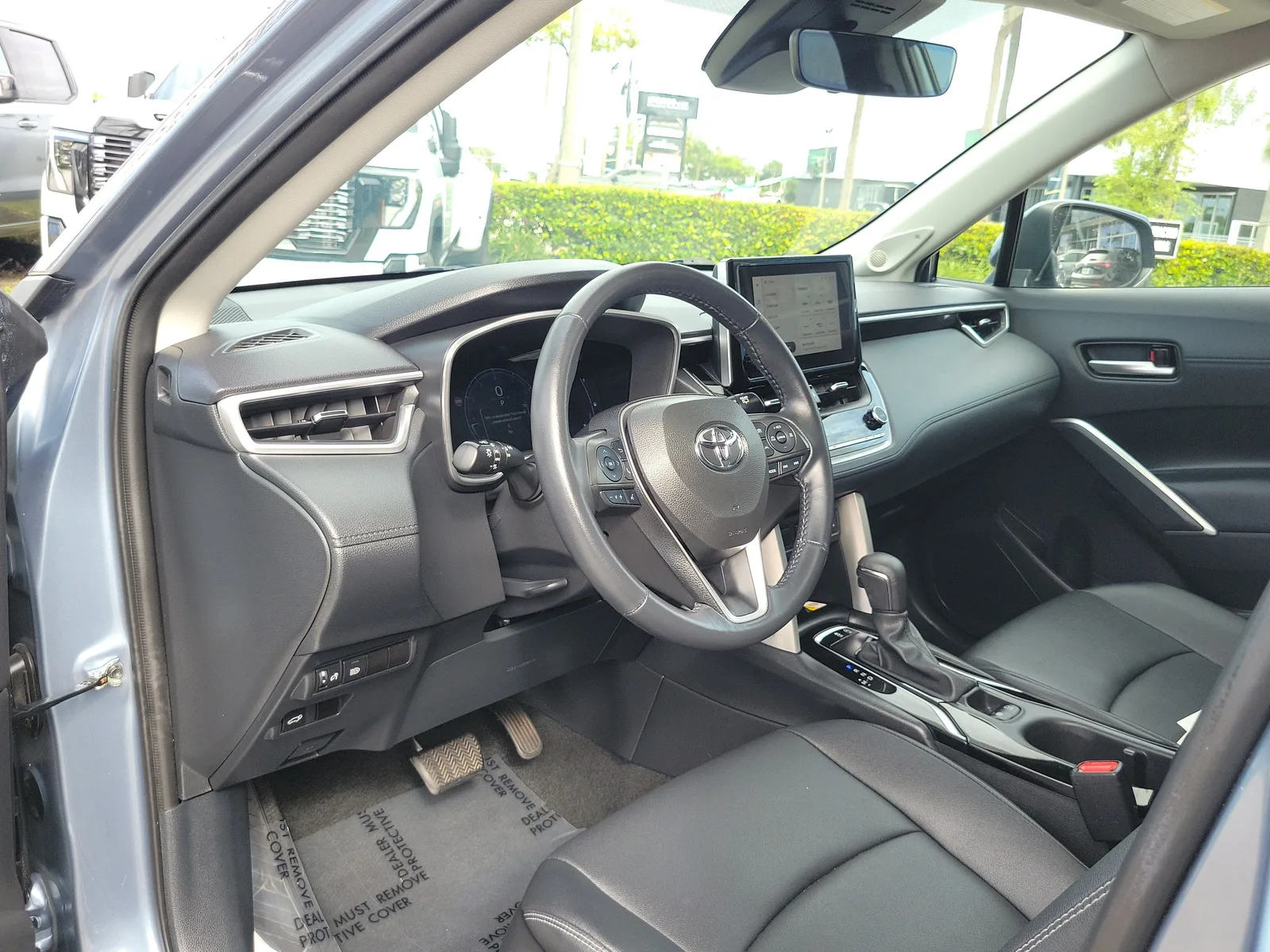 2023 Toyota Corolla Cross XLE photo 11