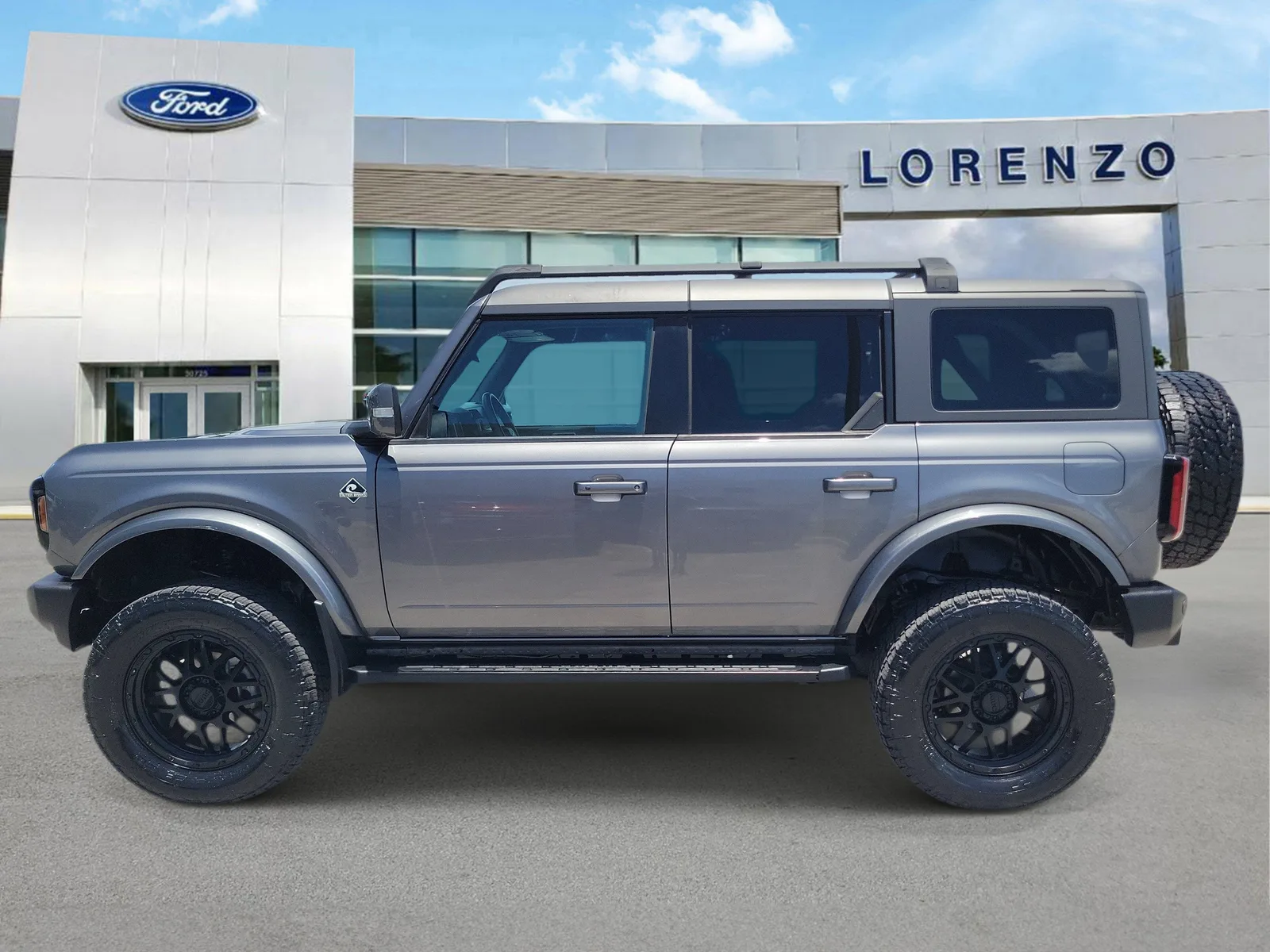 2023 Ford Bronco Outer Banks 4WD photo 8