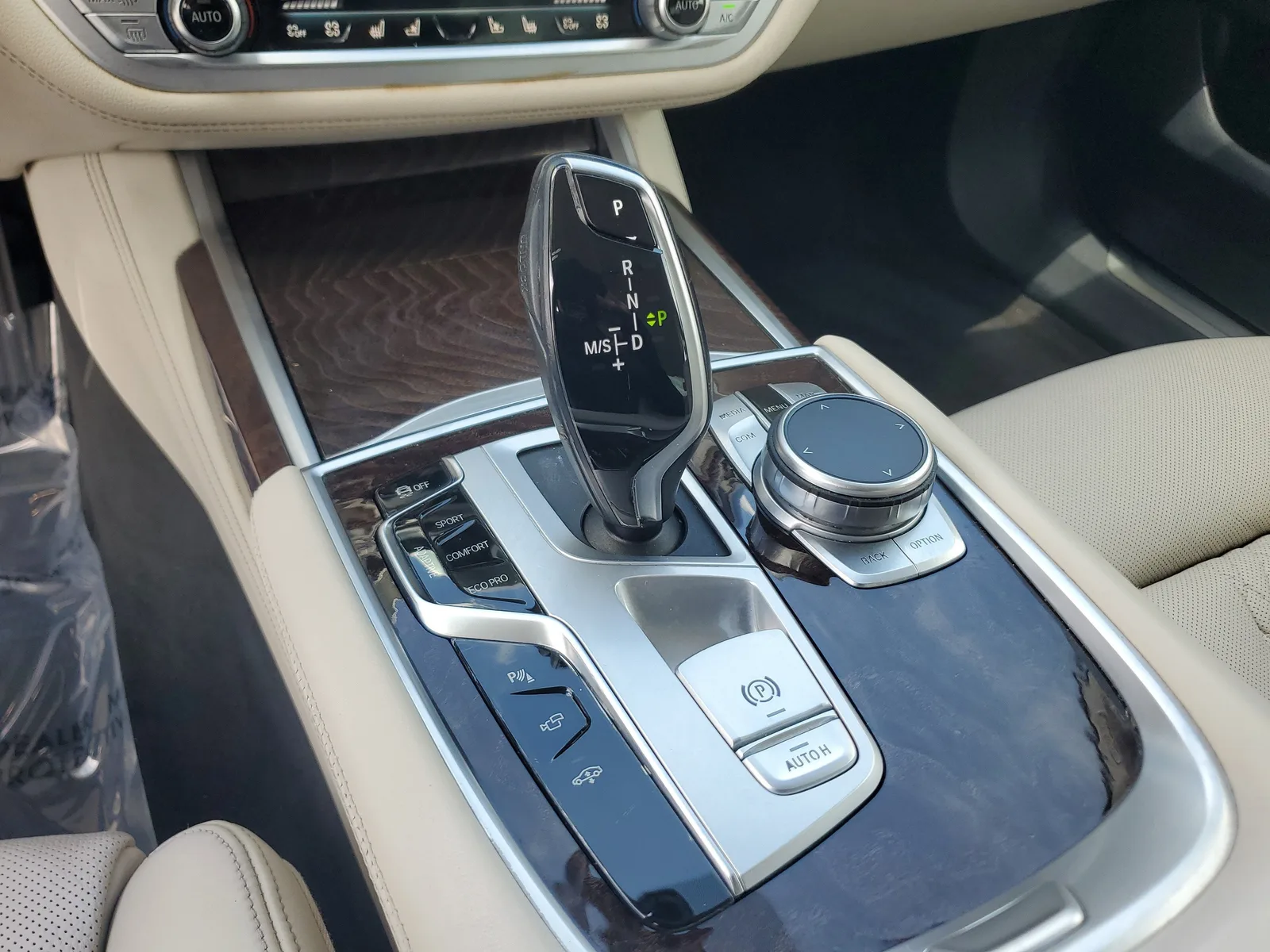 2022 BMW 7 Series 740i photo 24