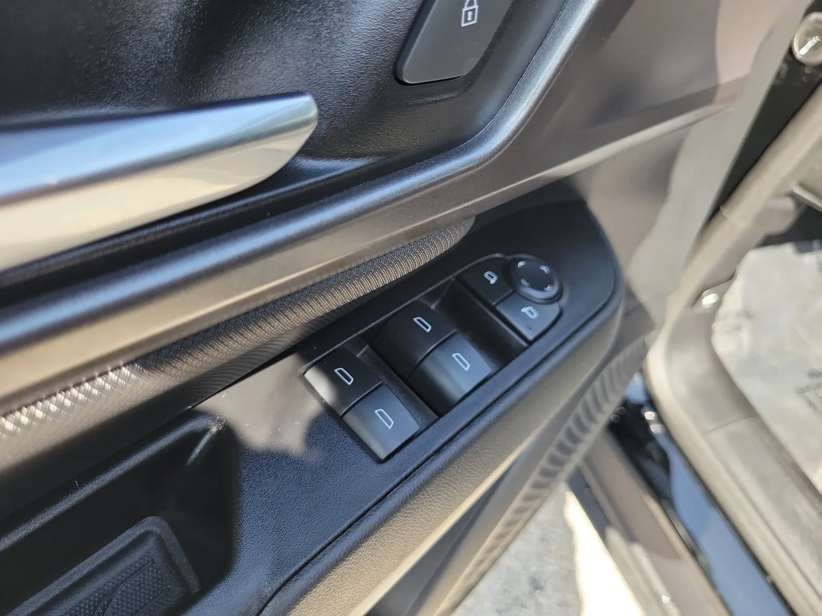 2025 Chevrolet Equinox EV LT photo 24