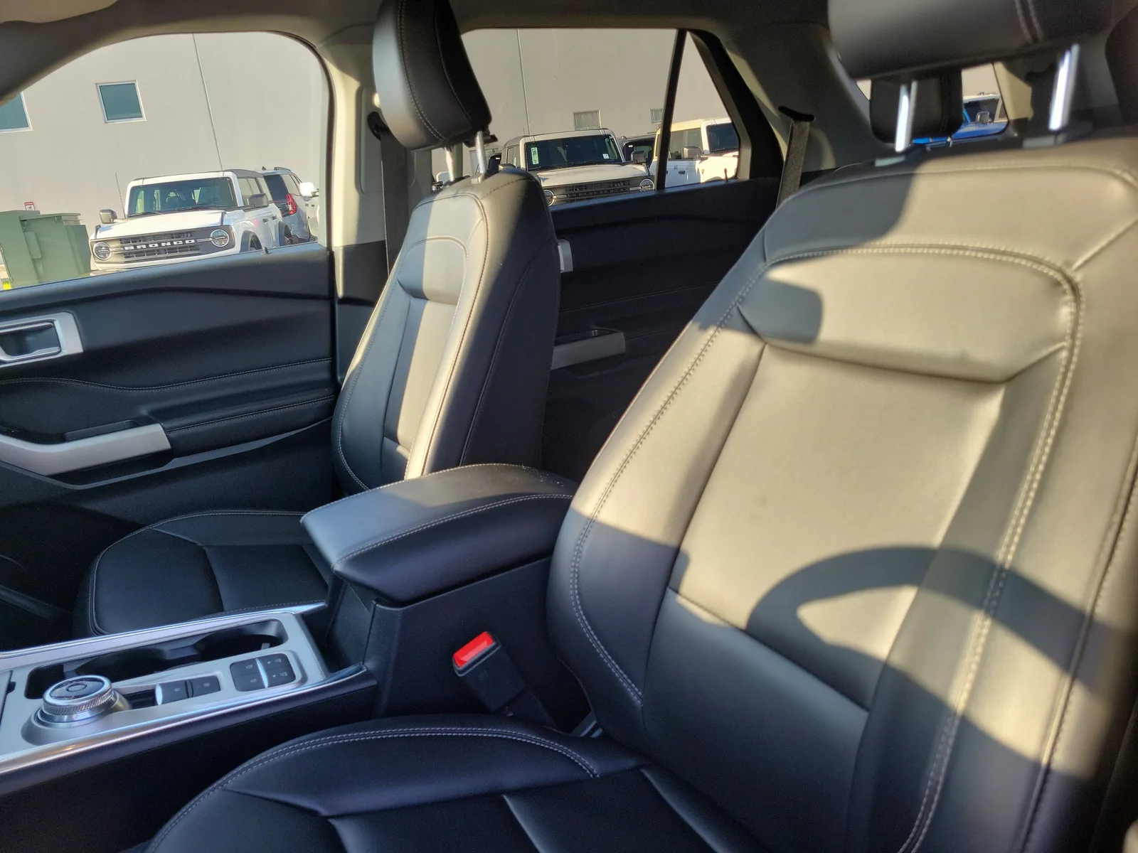 2023 Ford Explorer XLT photo 11