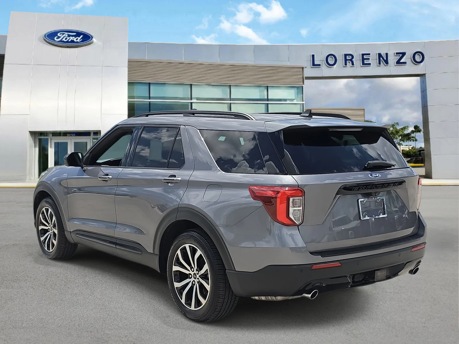 2022 Ford Explorer ST-Line photo 6