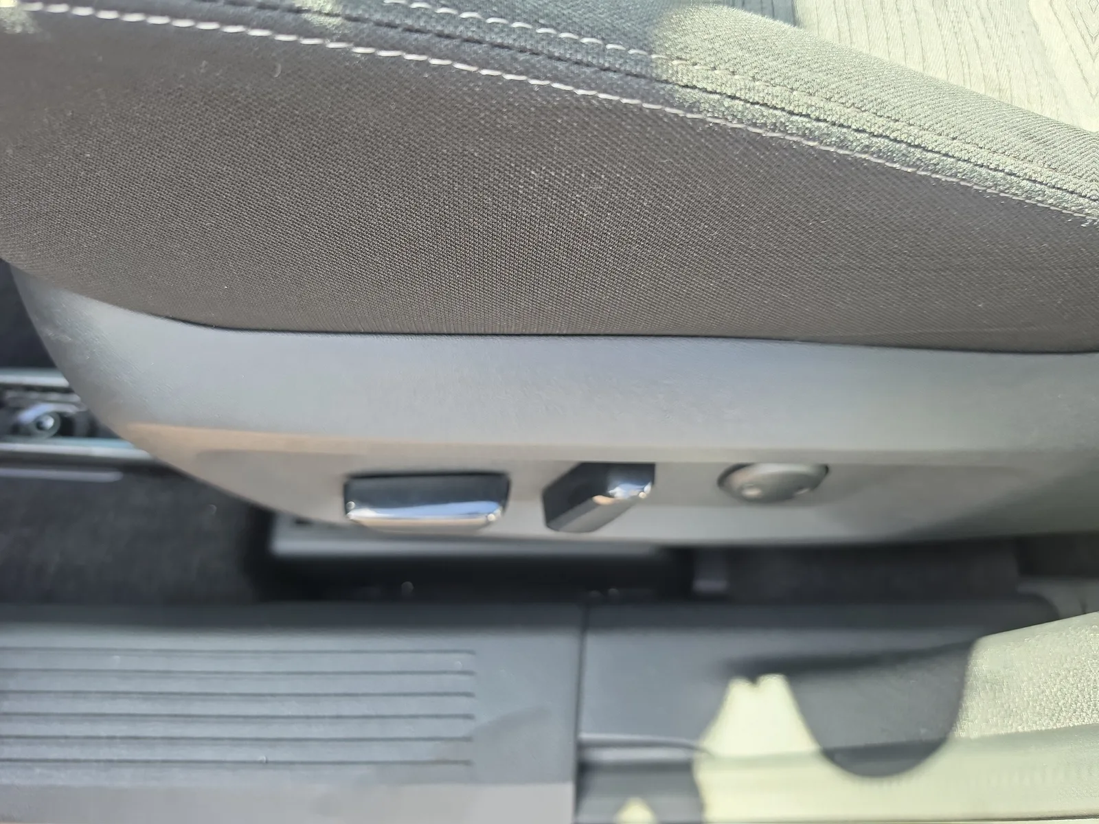 2023 Nissan Rogue SV photo 10