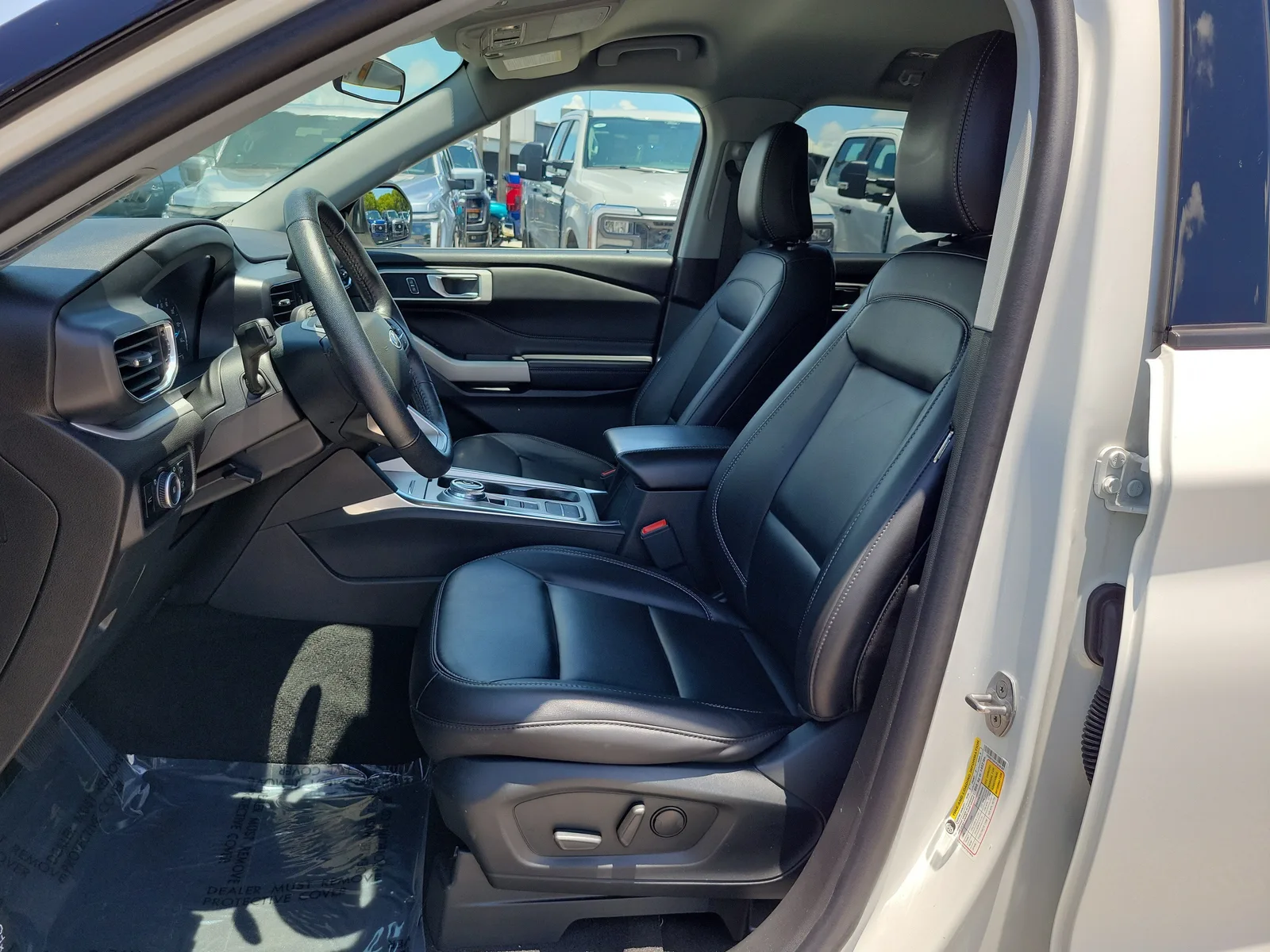 2023 Ford Explorer XLT photo 10