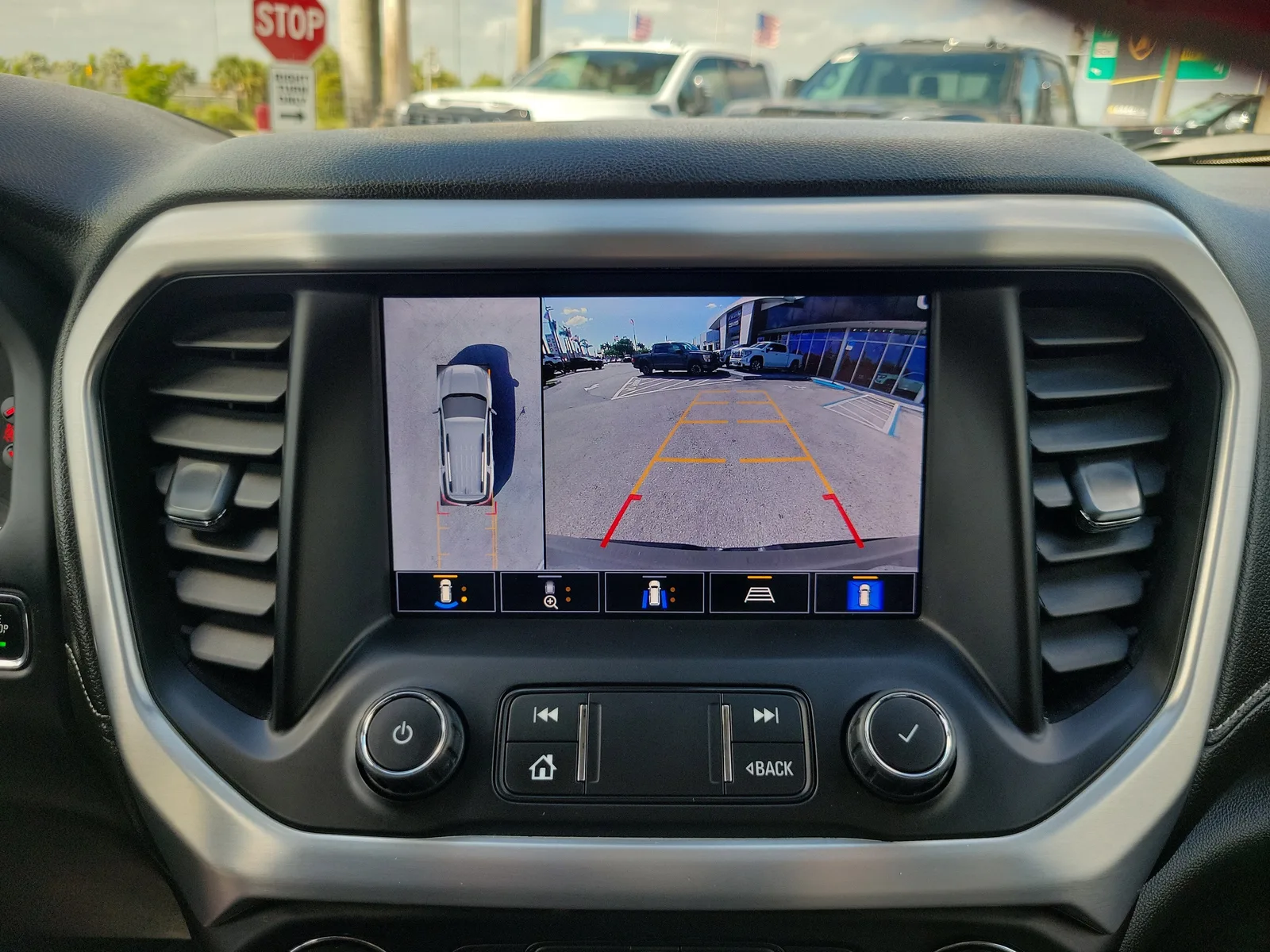 2022 GMC Acadia SLT photo 11
