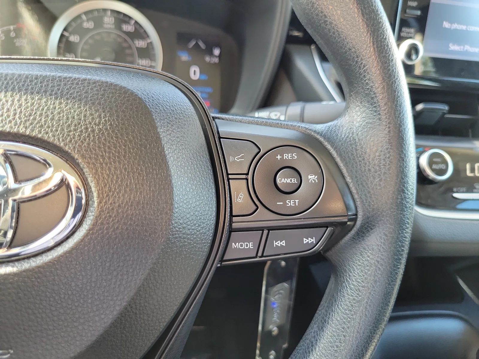 2022 Toyota Corolla LE photo 19