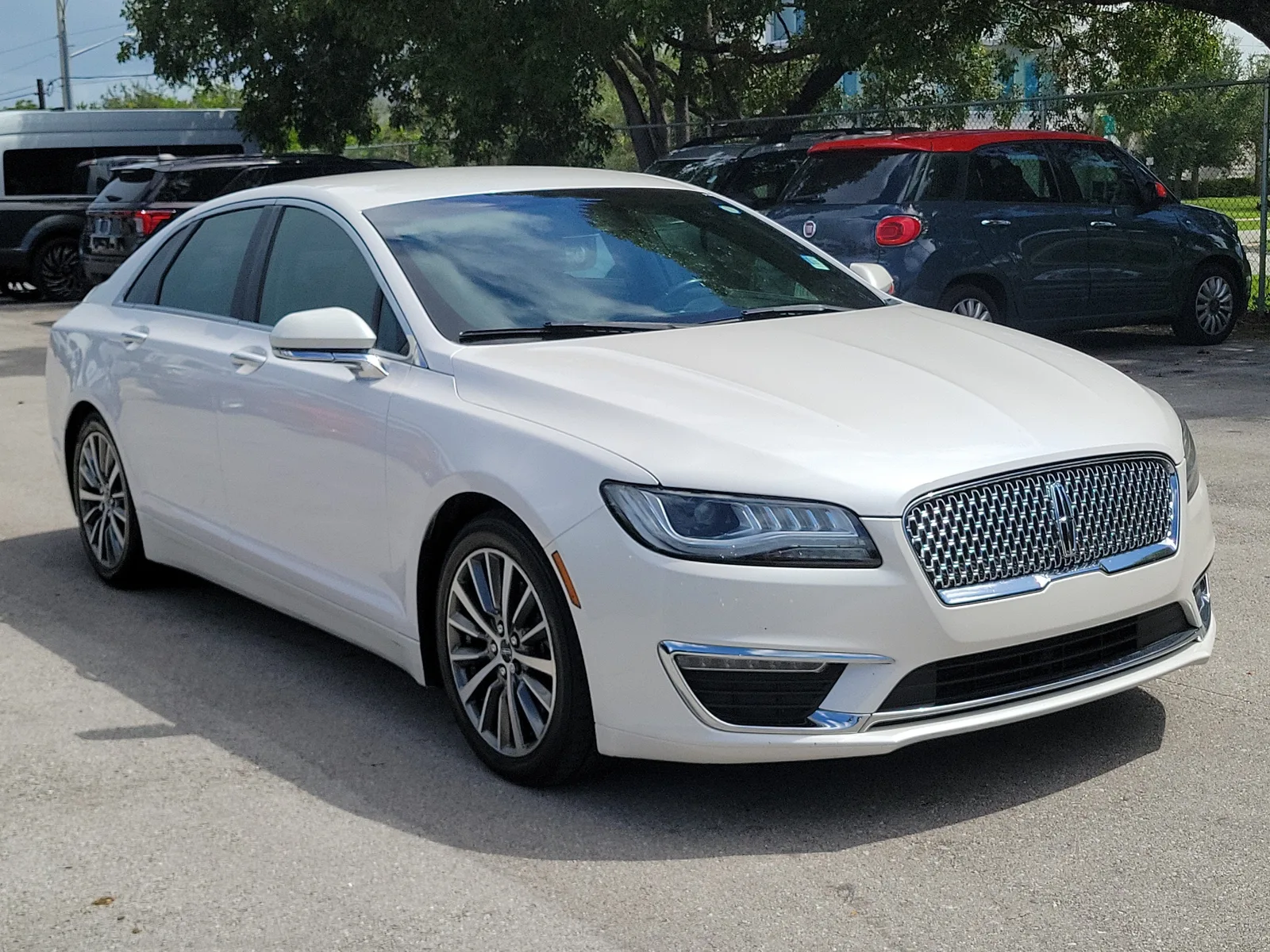 2020 Lincoln MKZ Standard photo 3