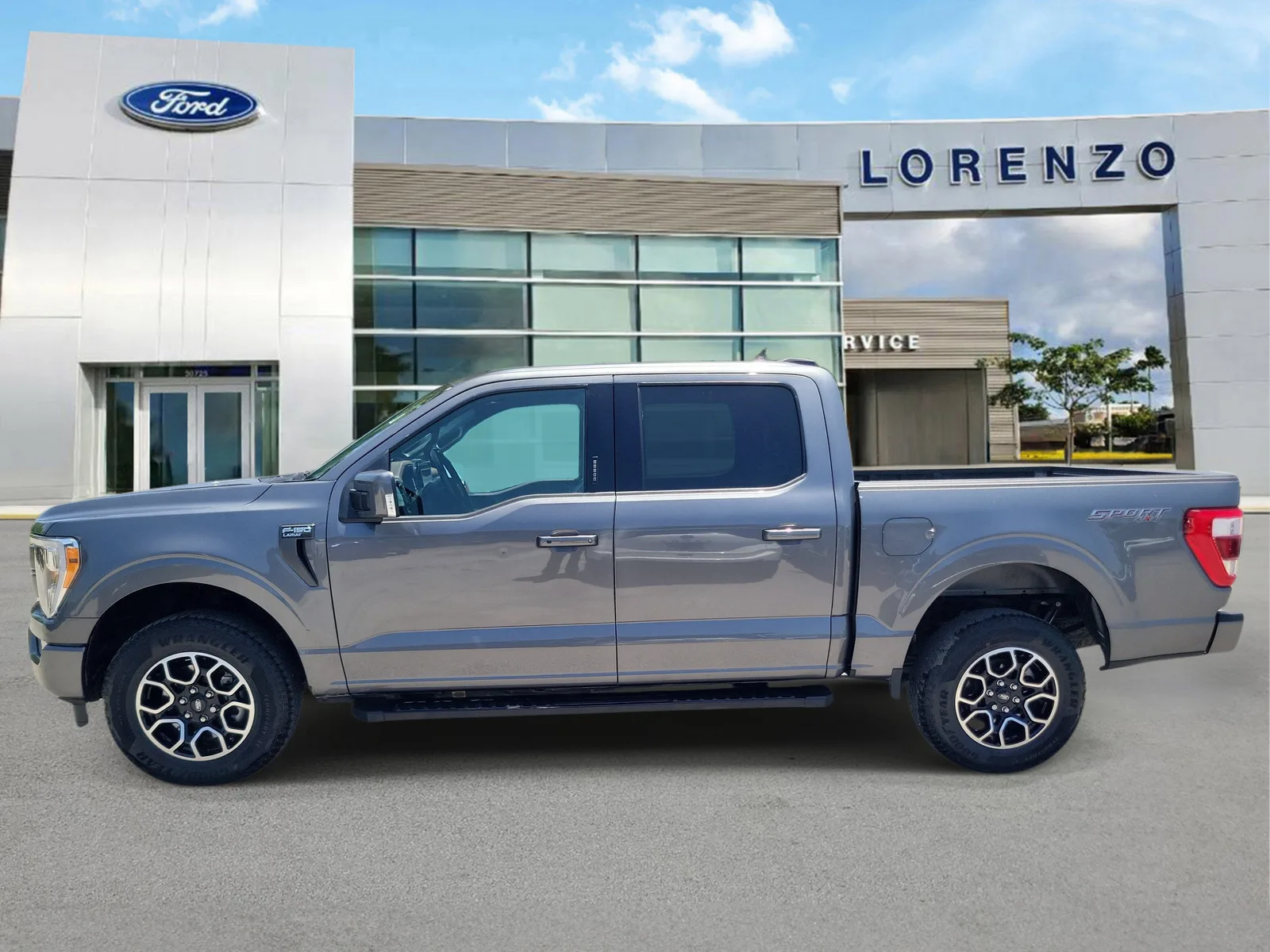 2023 Ford F-150 LARIAT 4WD photo 8