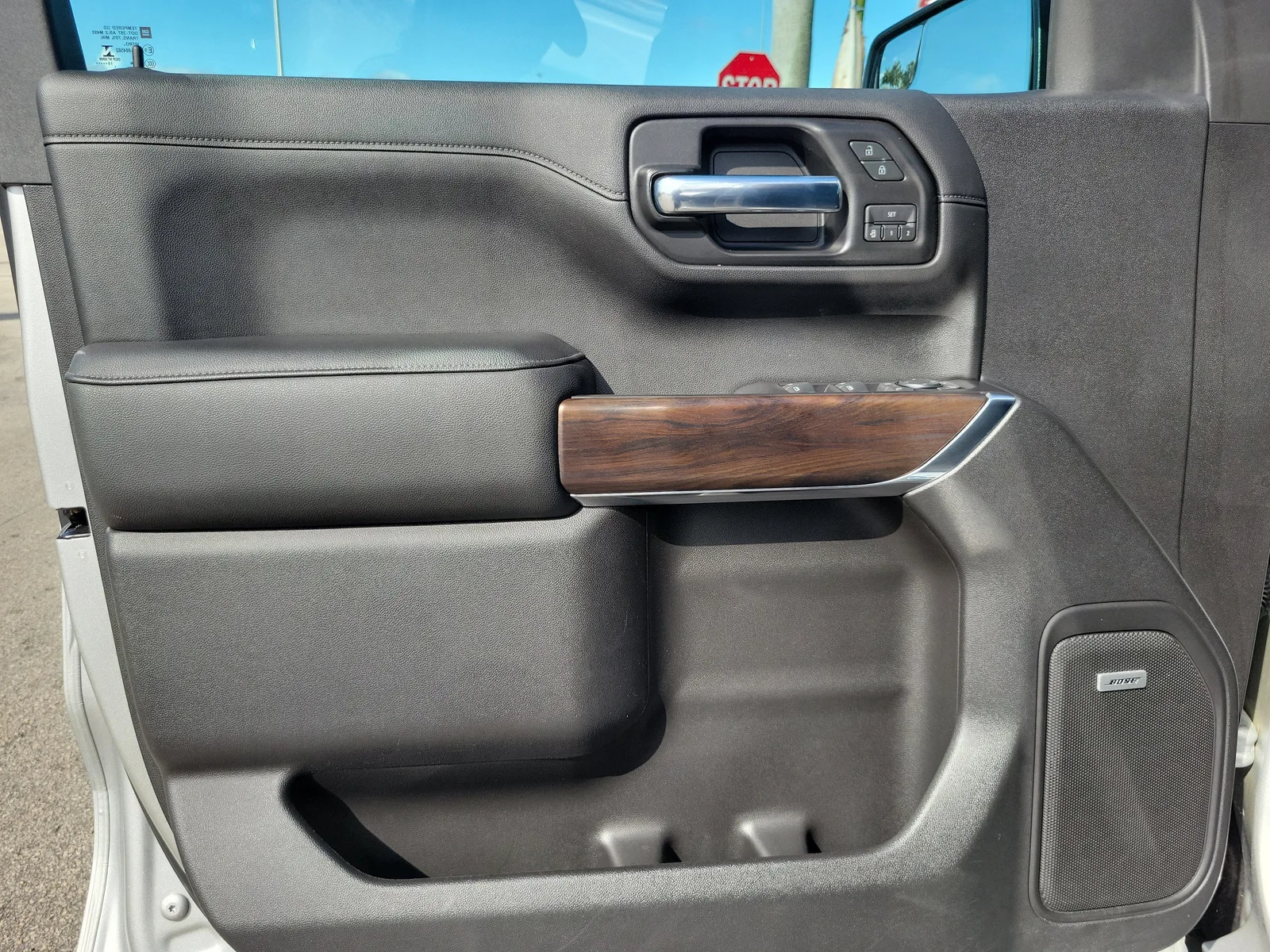 2020 GMC Sierra 1500 SLT photo 17