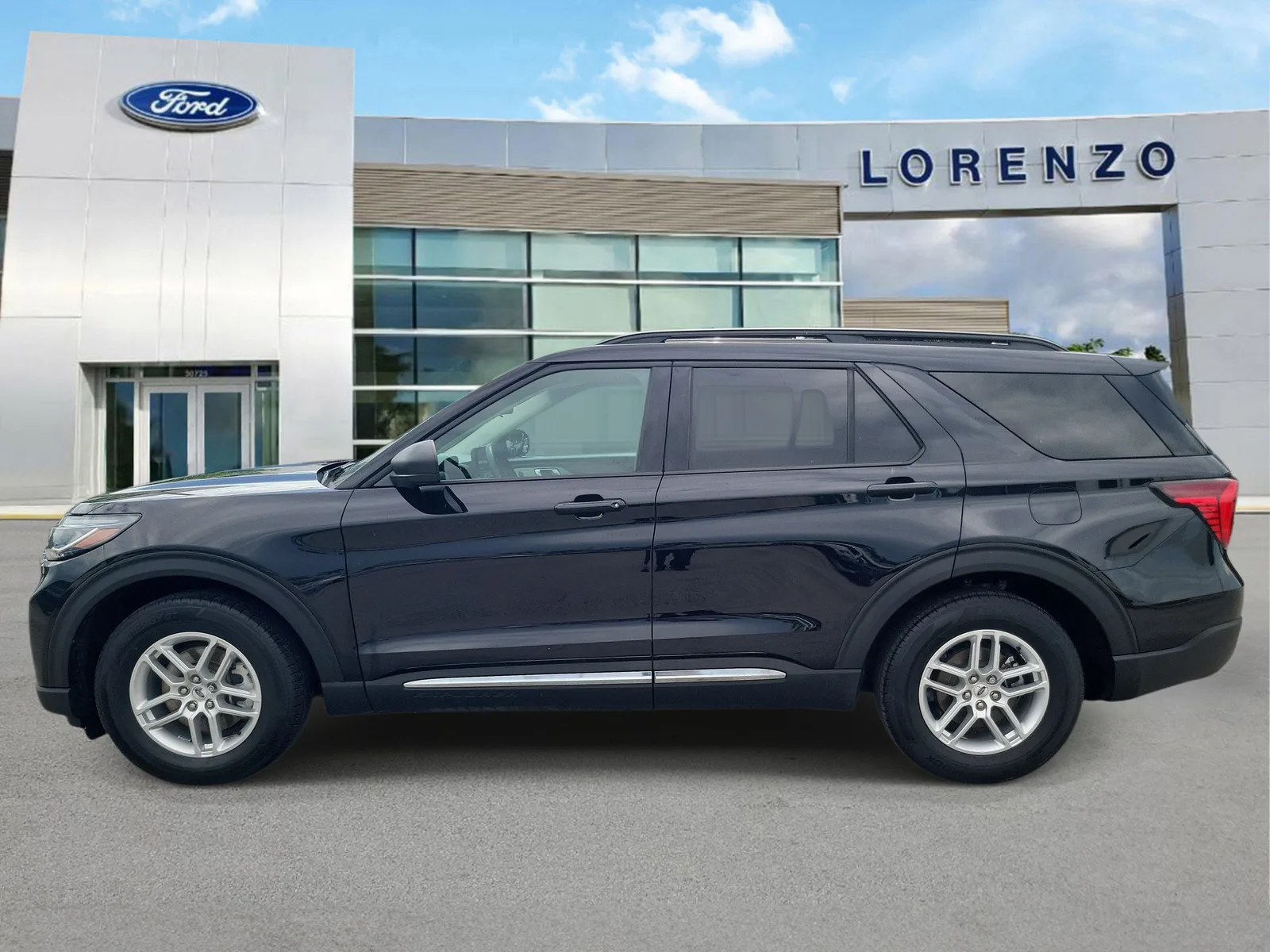2025 Ford Explorer Active photo 8