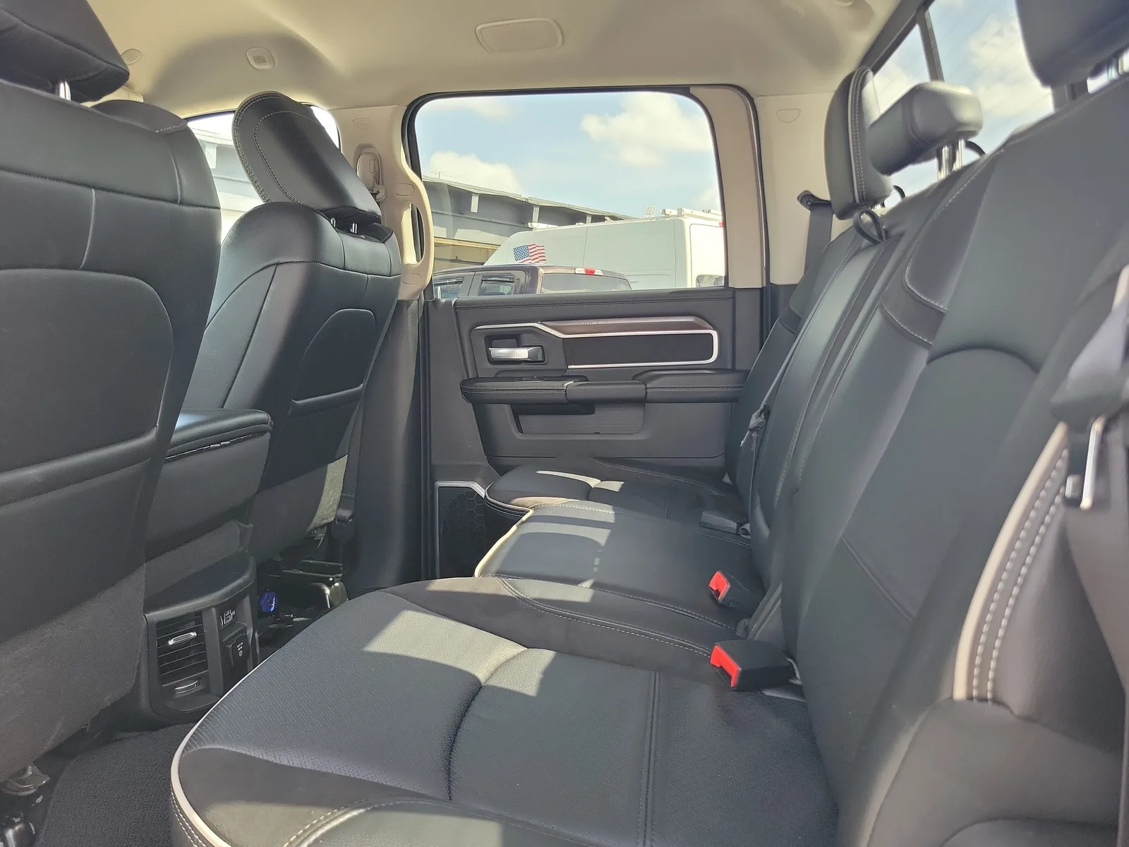 2024 RAM 2500 Laramie 4WD Diesel photo 14