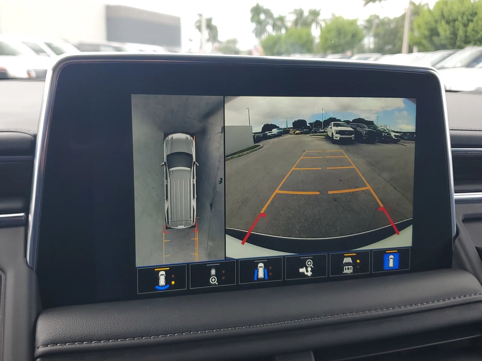 2023 Chevrolet Suburban Z71 4WD photo 9