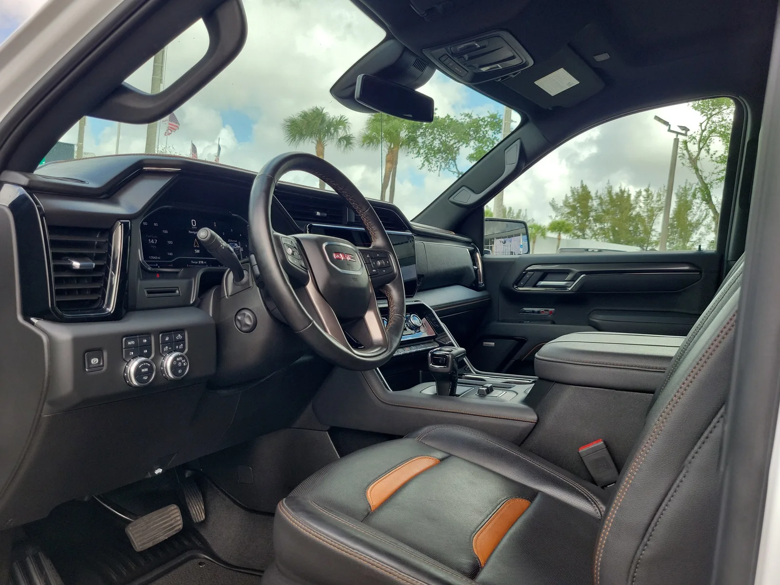 2025 GMC Sierra 1500 AT4 4WD photo 9