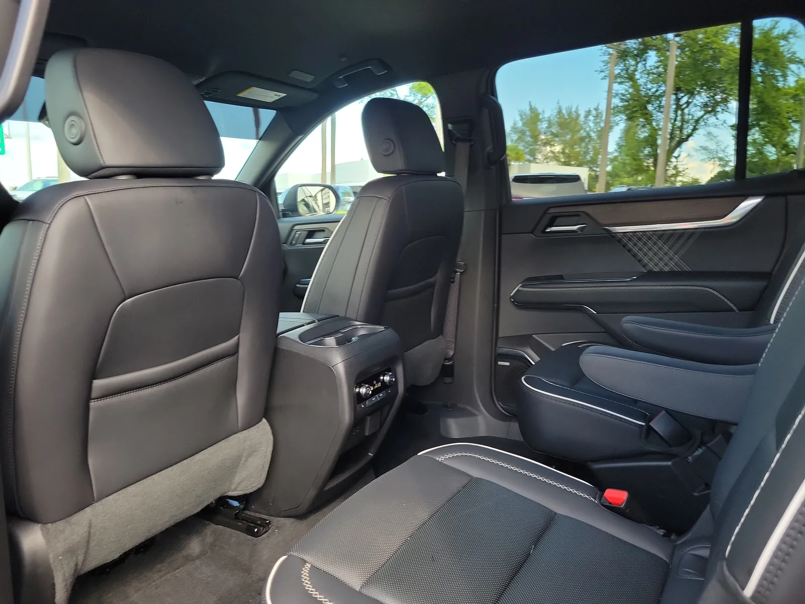 2025 GMC Acadia Denali photo 15