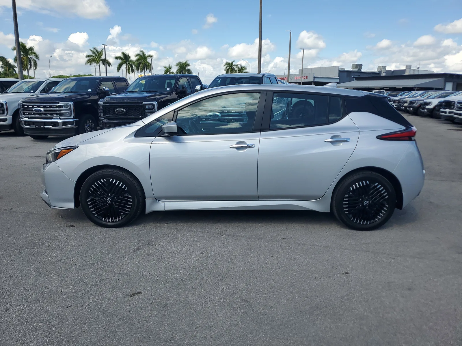 2024 Nissan LEAF SV PLUS photo 8