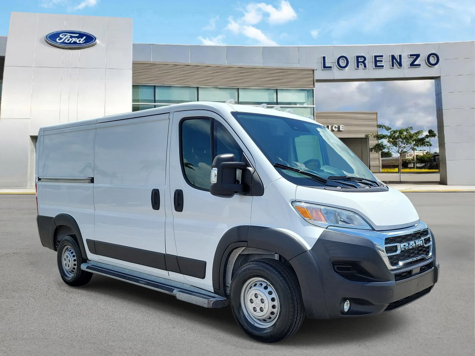 2025 RAM ProMaster Cargo Van Tradesman photo 3