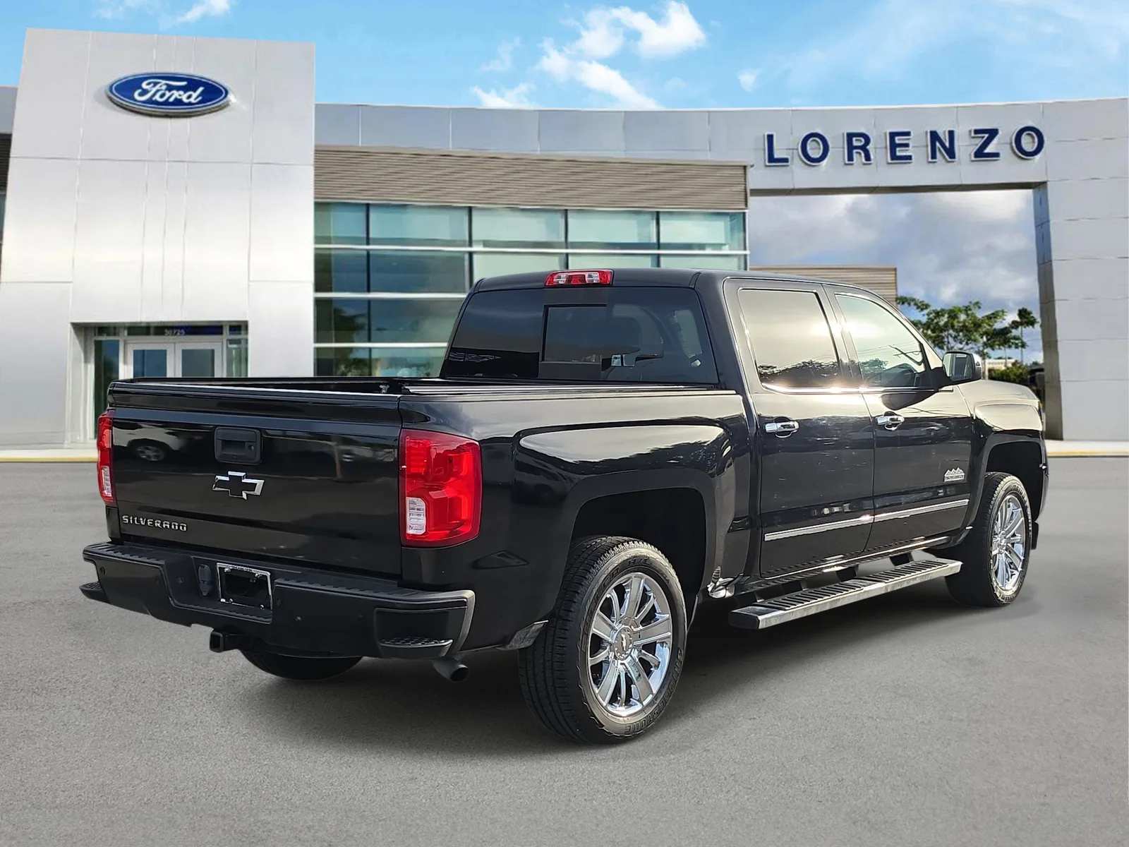 2018 Chevrolet Silverado 1500 High Country photo 3