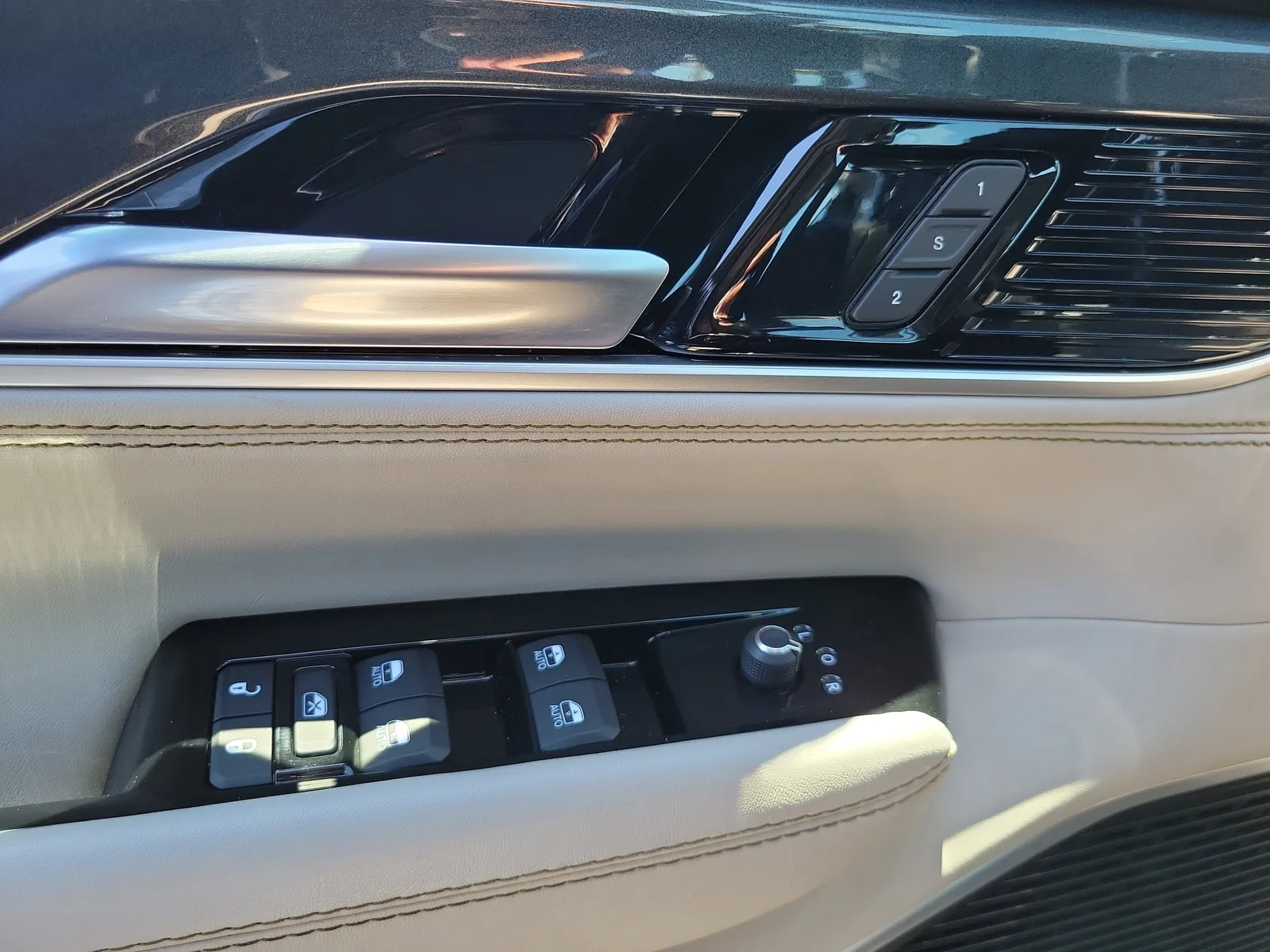 2023 Jeep Wagoneer Base photo 27