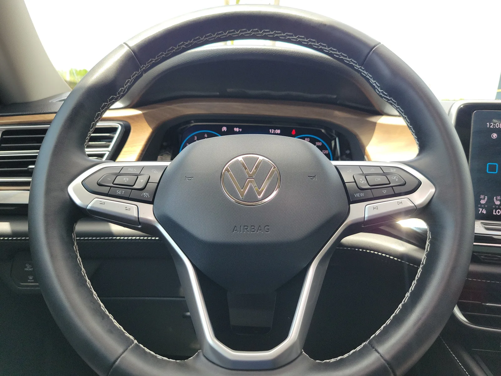 2024 Volkswagen Atlas 2.0T SE w/Technology photo 19