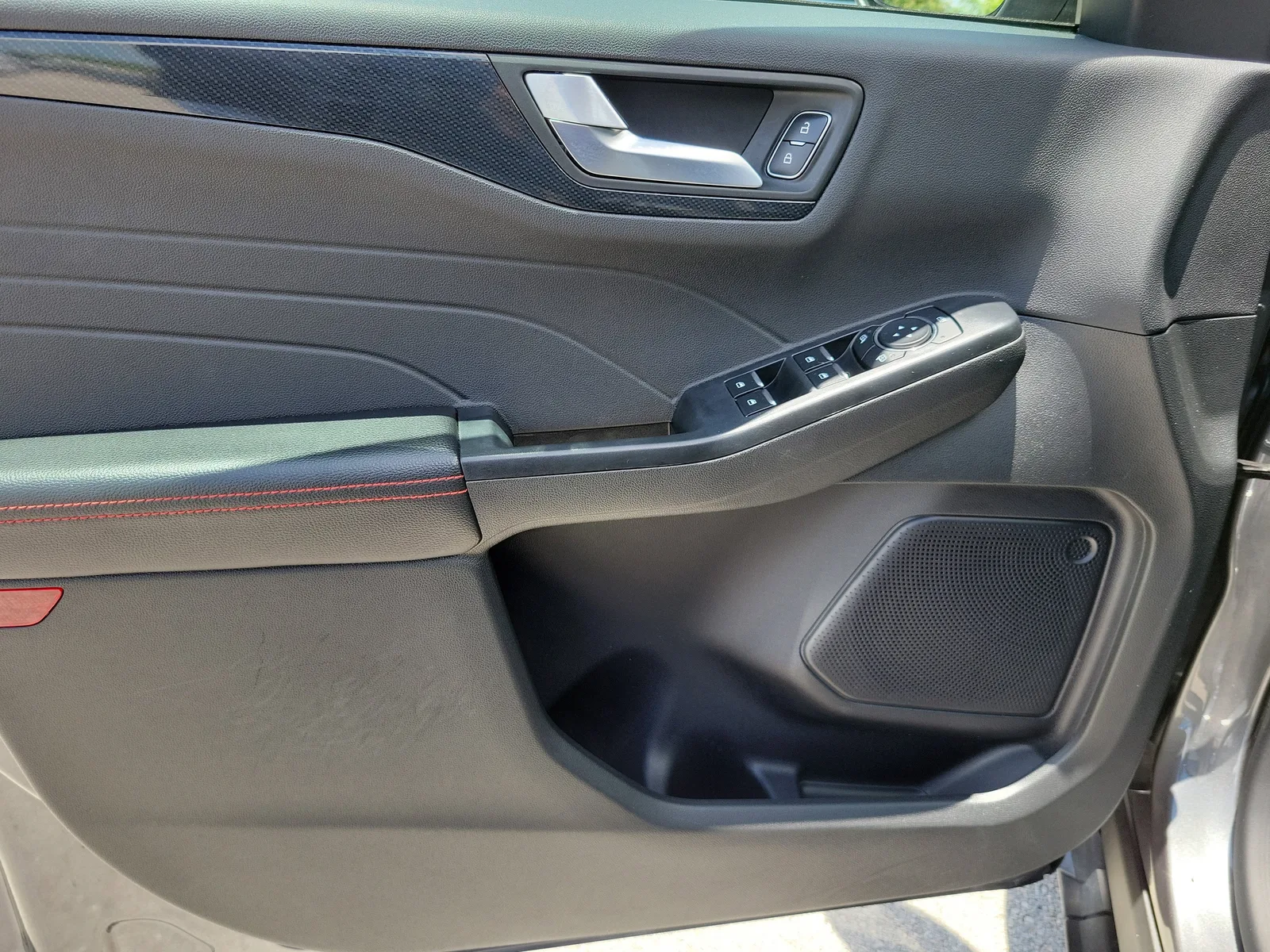 2024 Ford Escape ST-Line photo 25