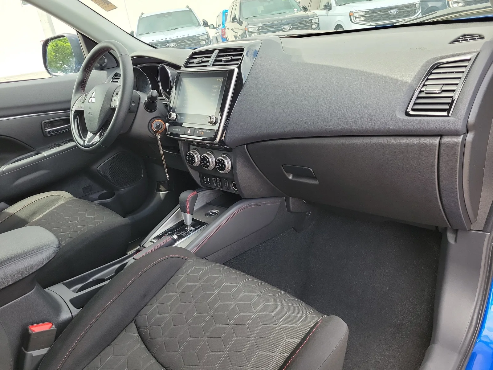 2025 Mitsubishi Outlander Sport LE photo 18