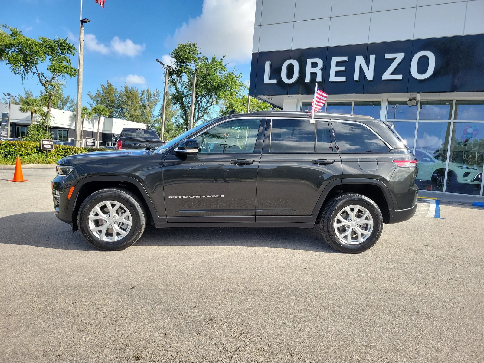 2024 Jeep Grand Cherokee Limited photo 8