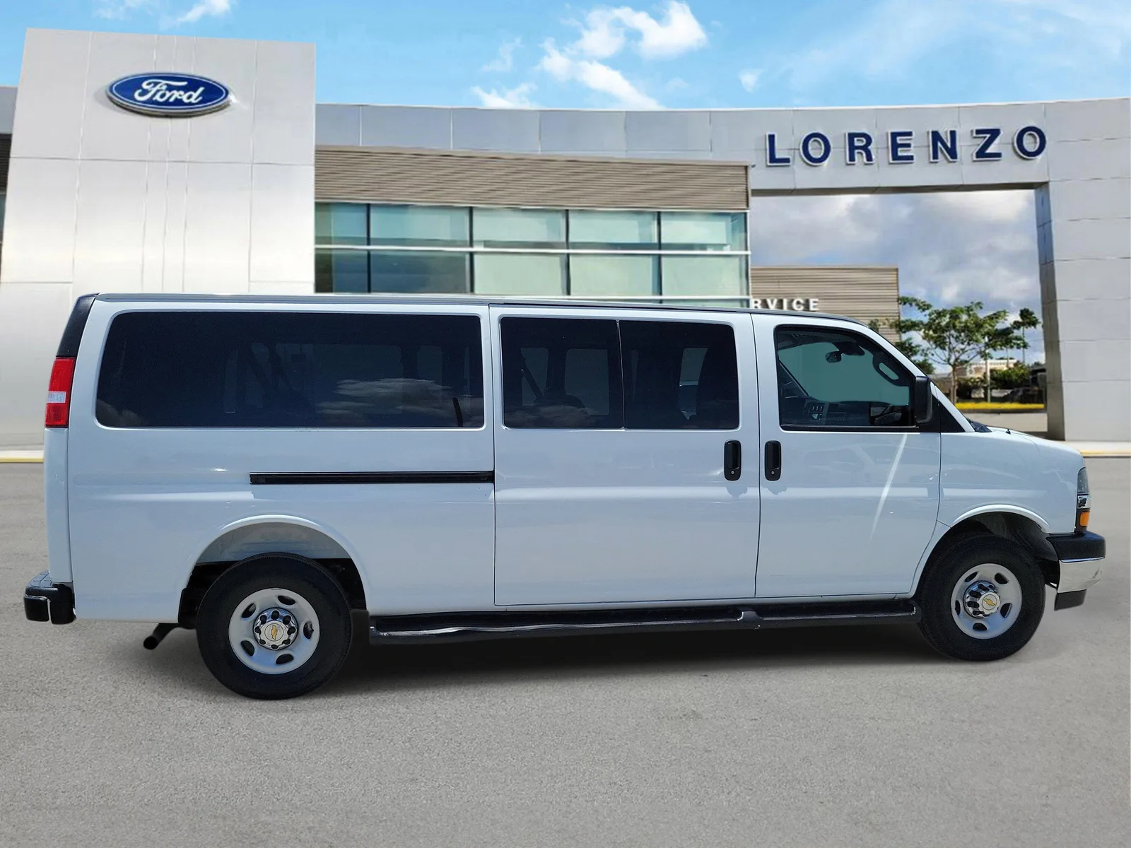 2025 Chevrolet Express Passenger LT photo 4