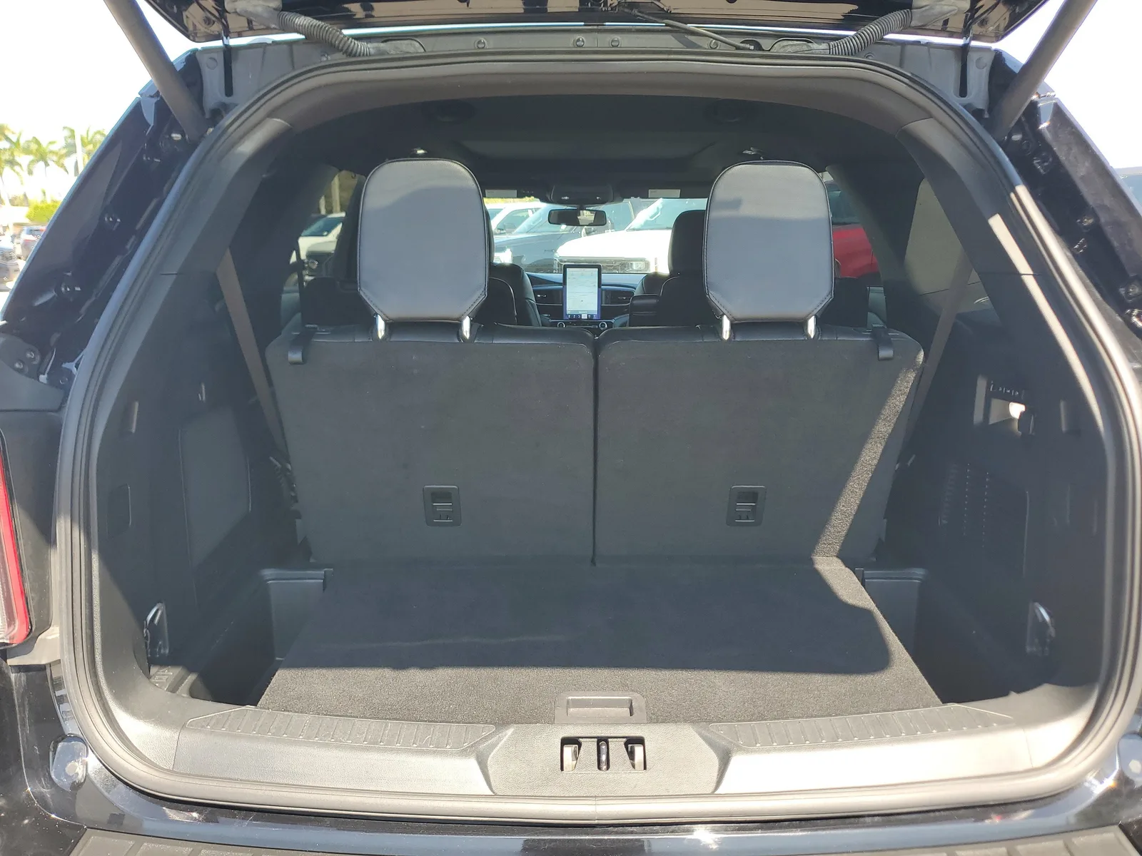2023 Ford Explorer ST 4WD photo 16