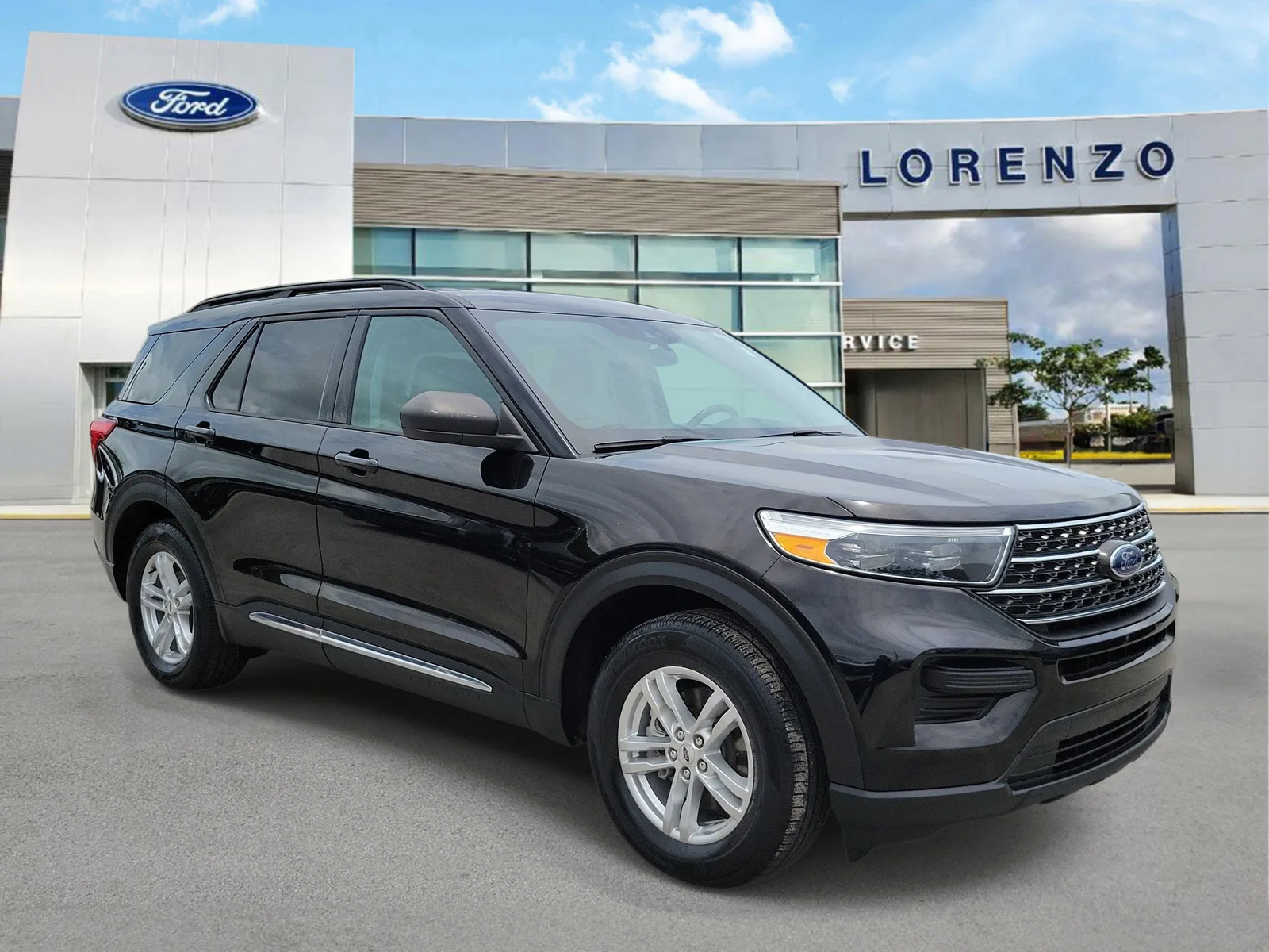 2023 Ford Explorer XLT photo 3